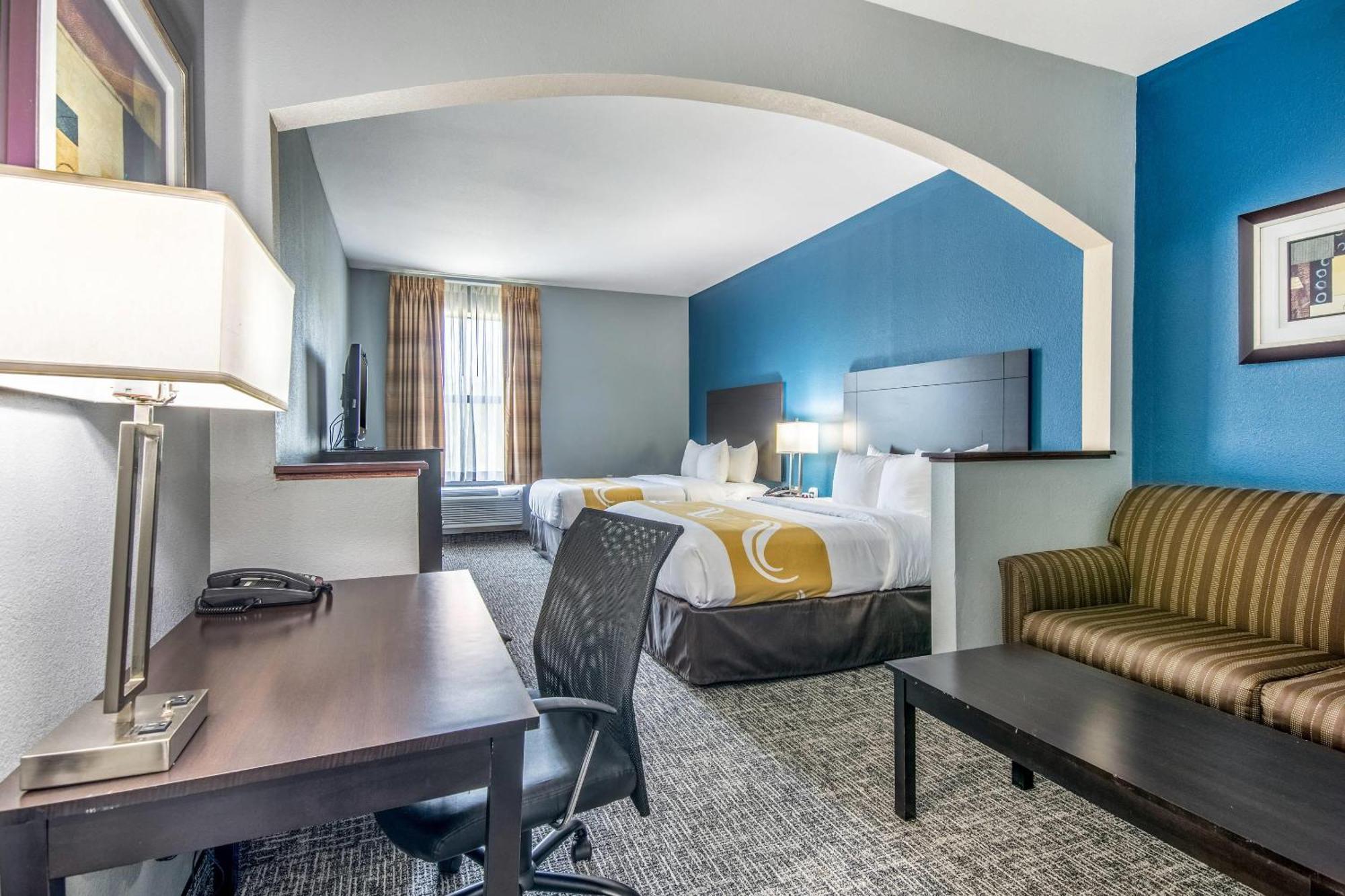Queen Suite with Sofa Bed - Non-Smoking