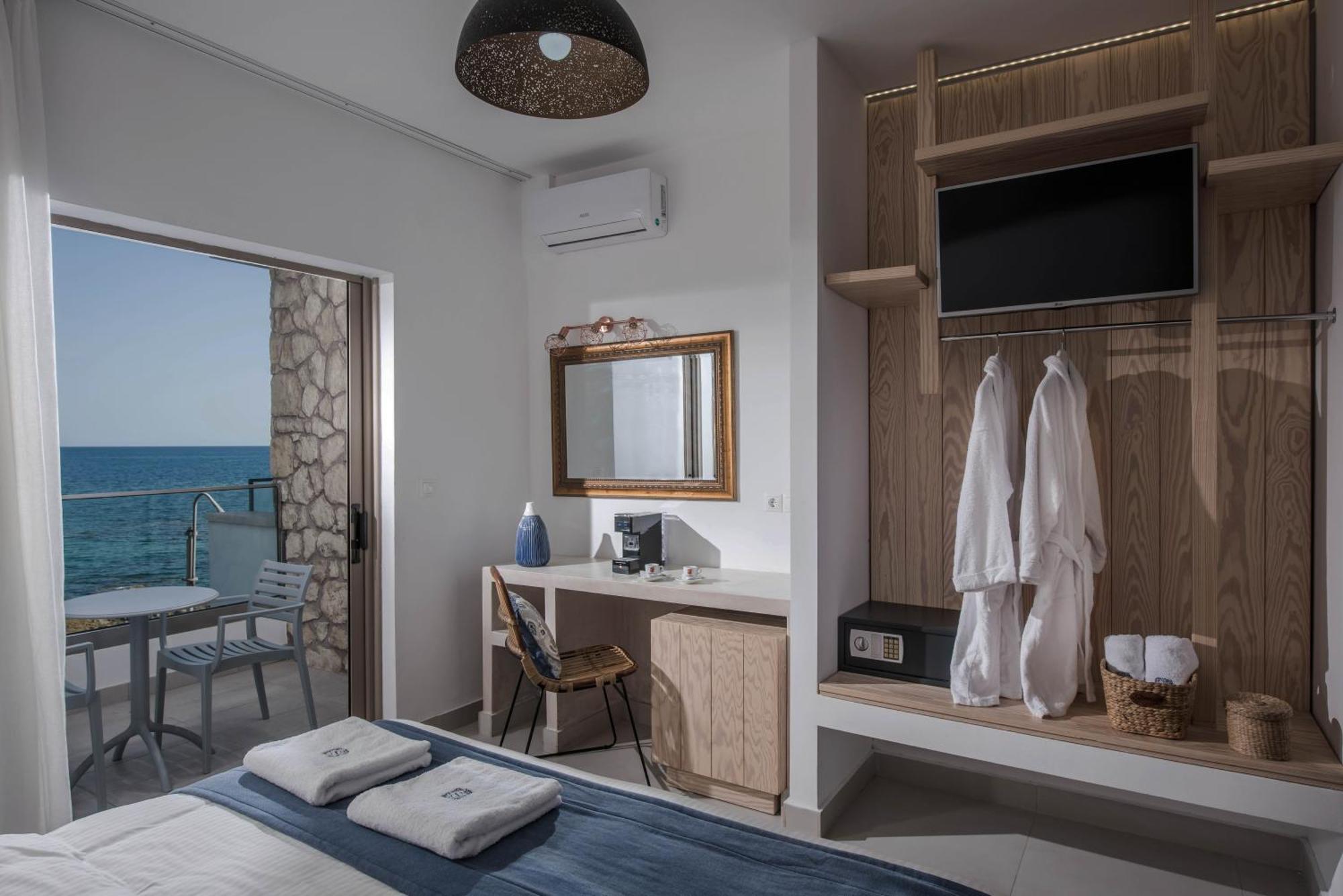 Deluxe Room with Sea View