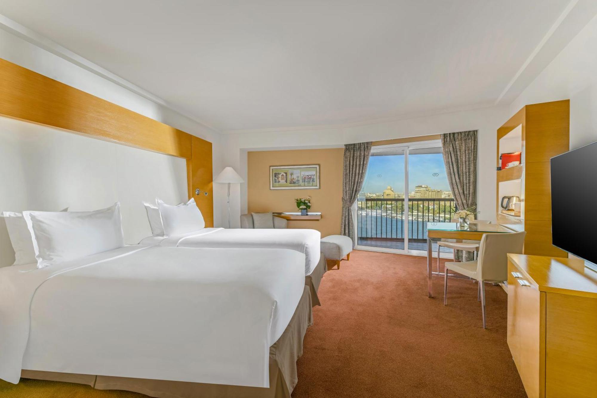 Premium Twin room with Partial Nile View