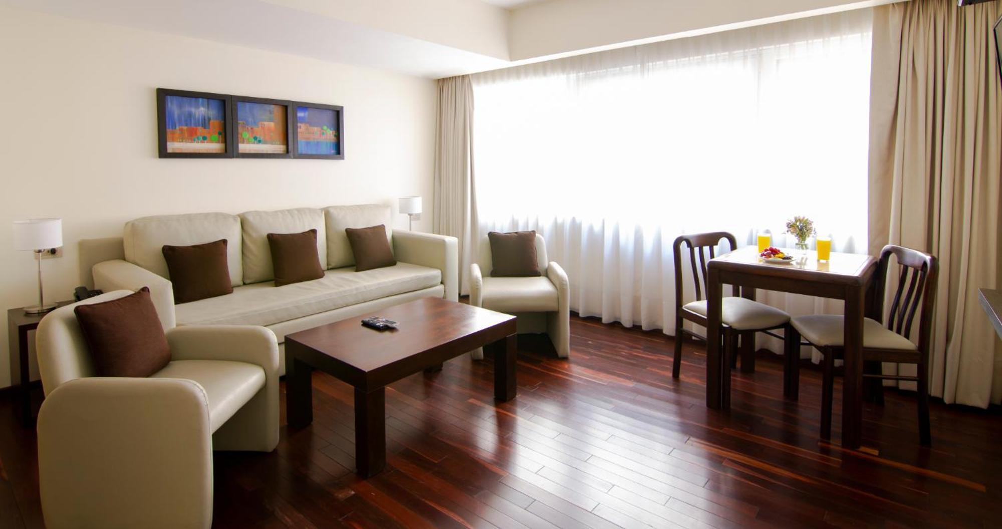 Deluxe Master Suite