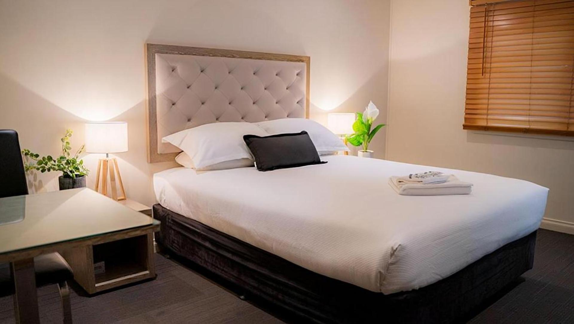 Standard Queen Room