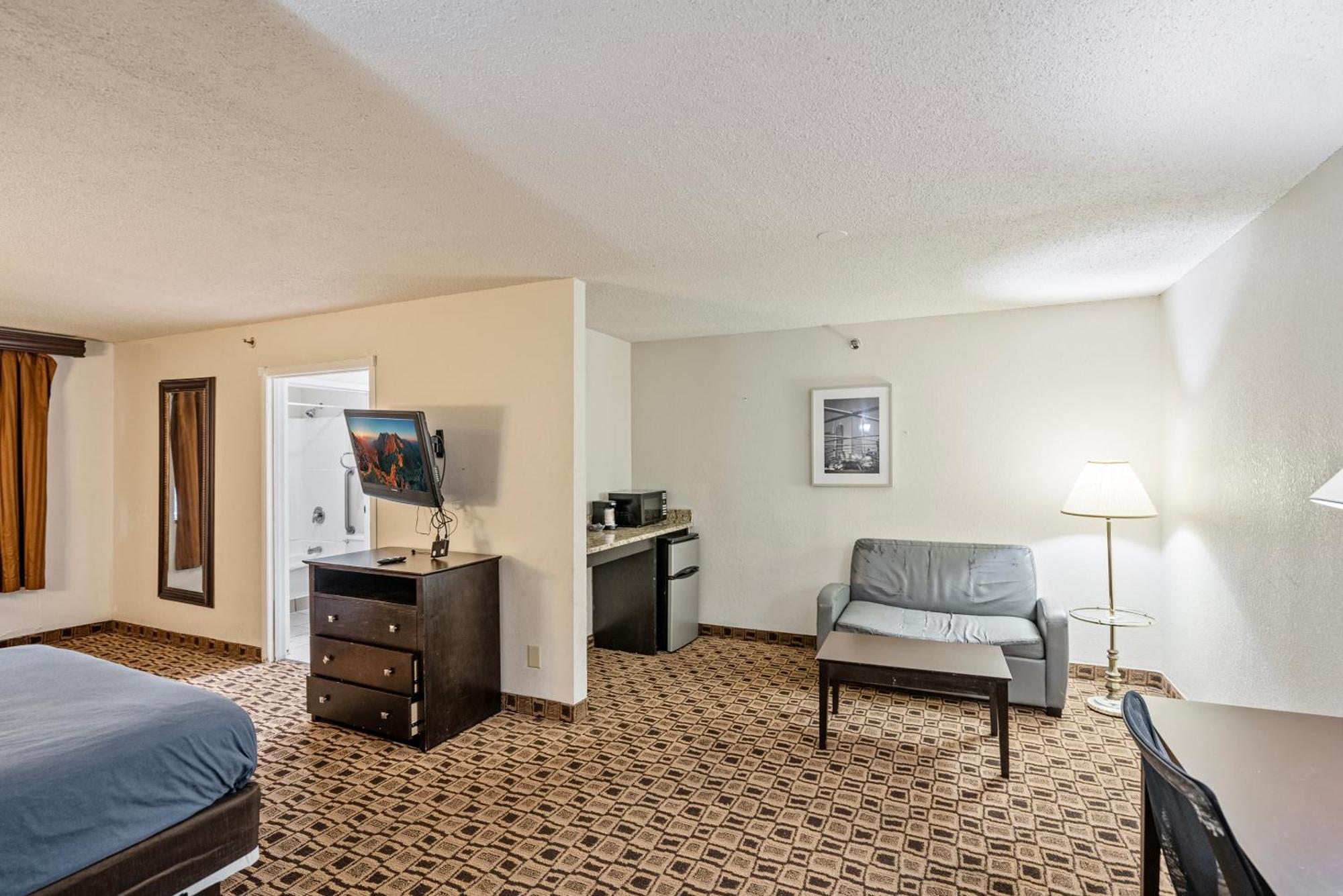 Luxury Queen Suite Two Queen Beds Non-Smoking