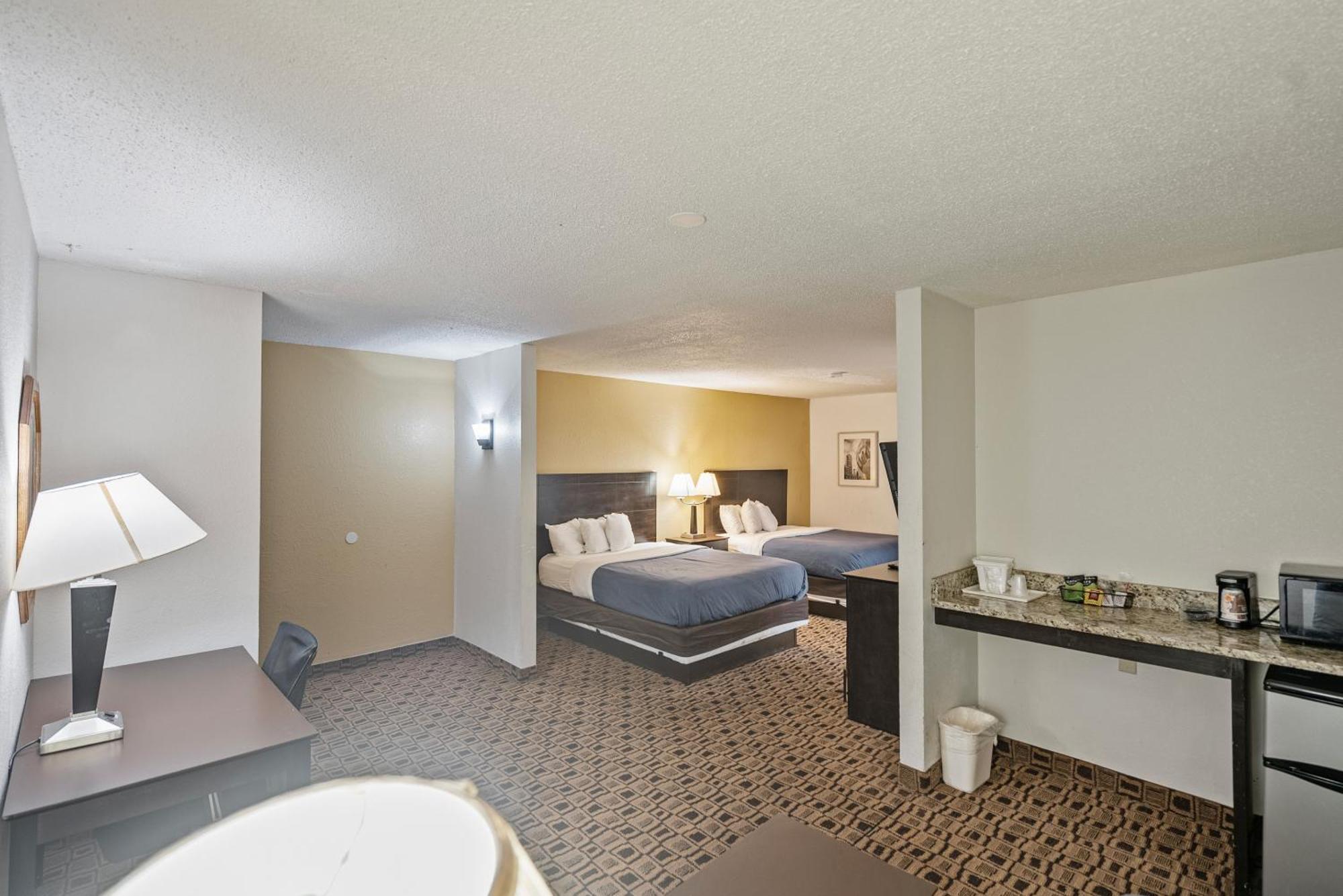Luxury Queen Suite Two Queen Beds Non-Smoking
