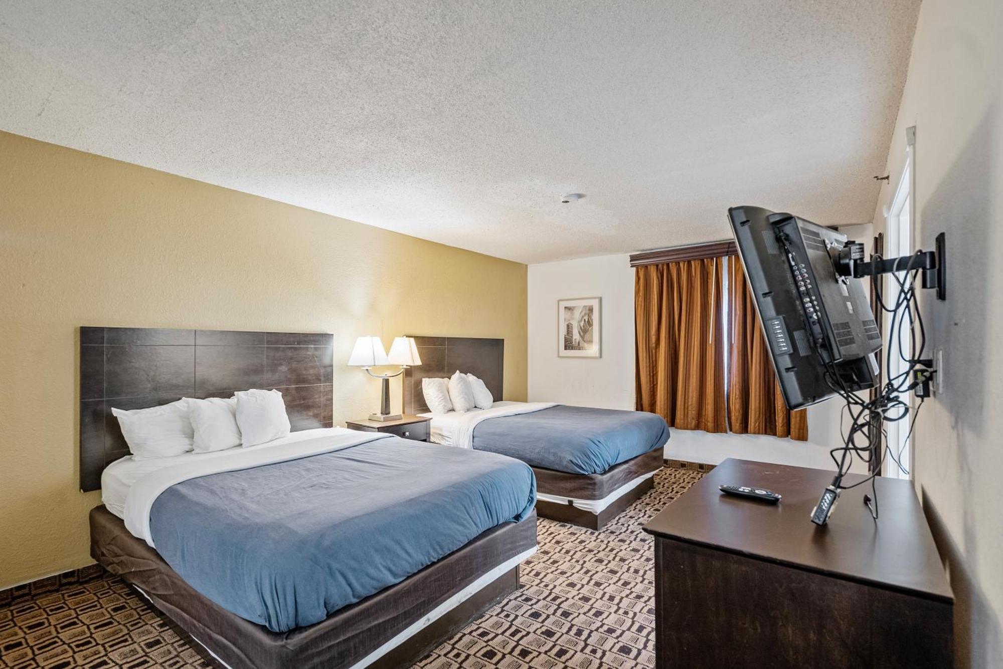 Luxury Queen Suite Two Queen Beds Non-Smoking