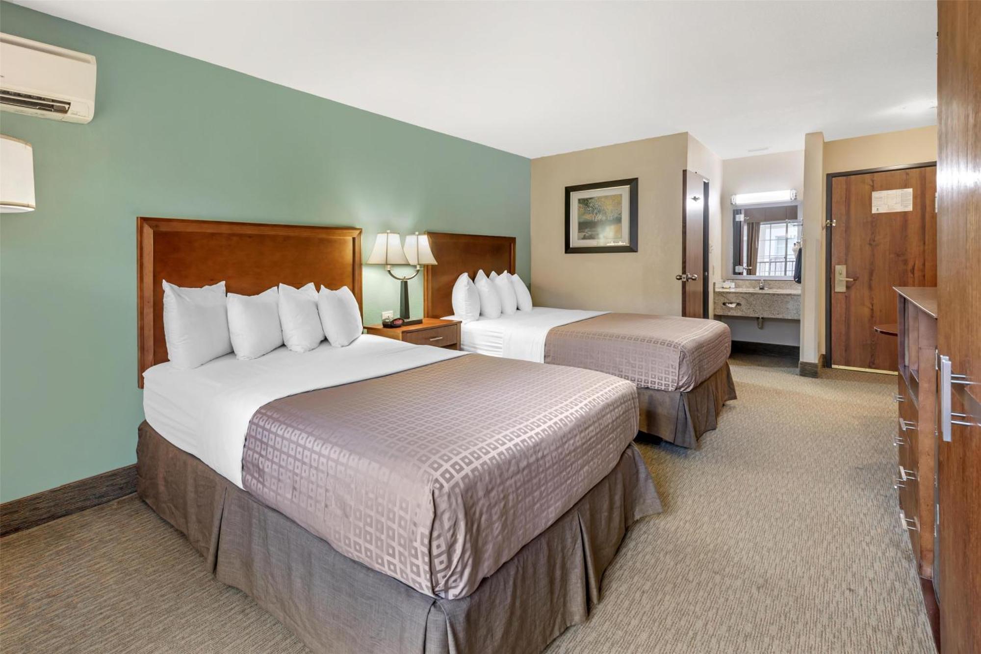 Queen Room with Two Queen Beds and Pool View - Non-Smoking
