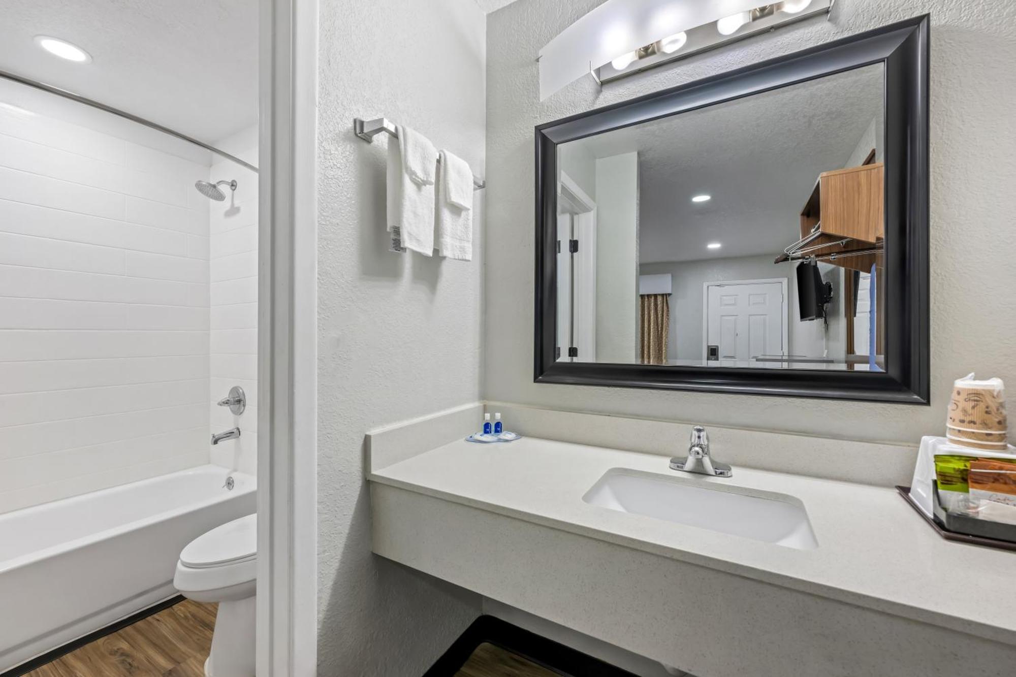 Quadruple Room with Two Queen Beds - Disability Access/Non Smoking