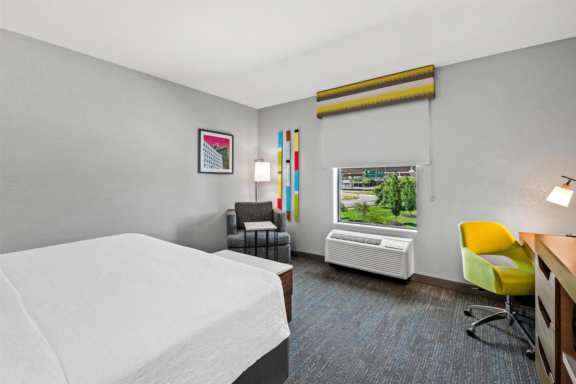 King Room with Sofa Bed - Hearing Accessible/Non-Smoking
