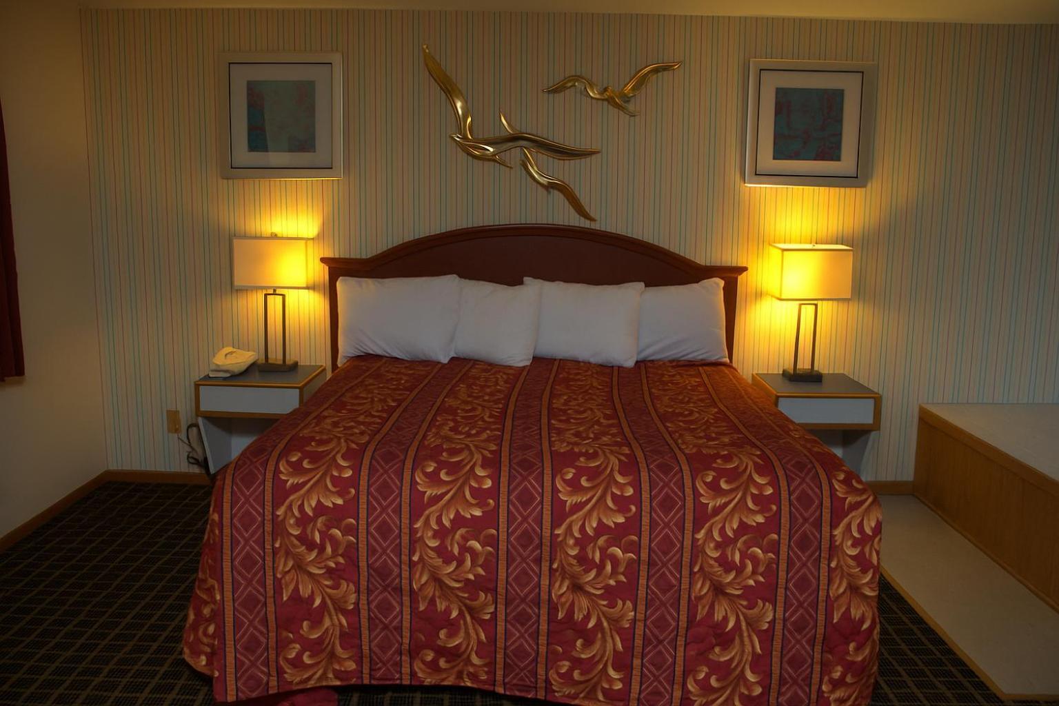 Suite with Hot Tub