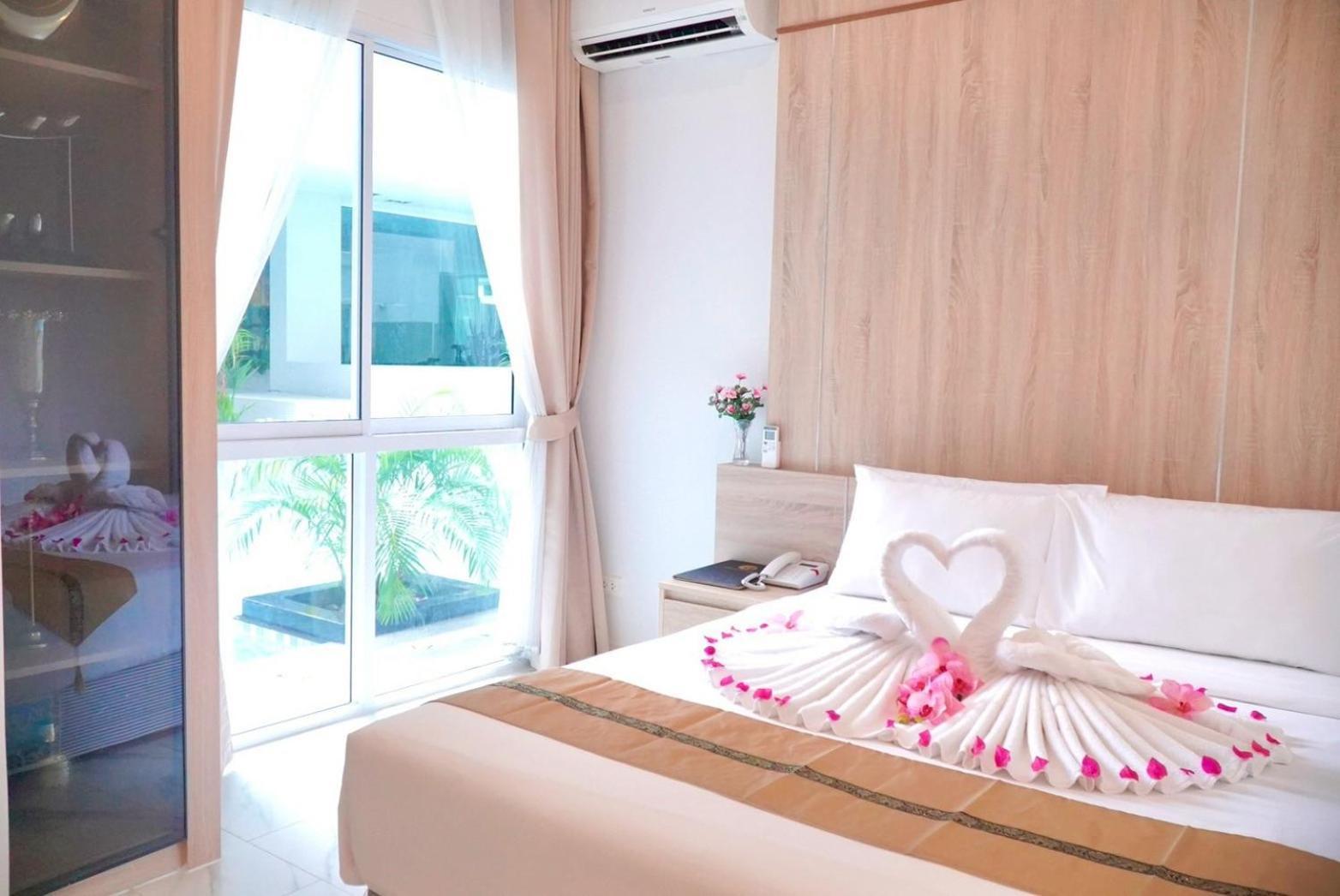 Deluxe Suite with Spa Bath