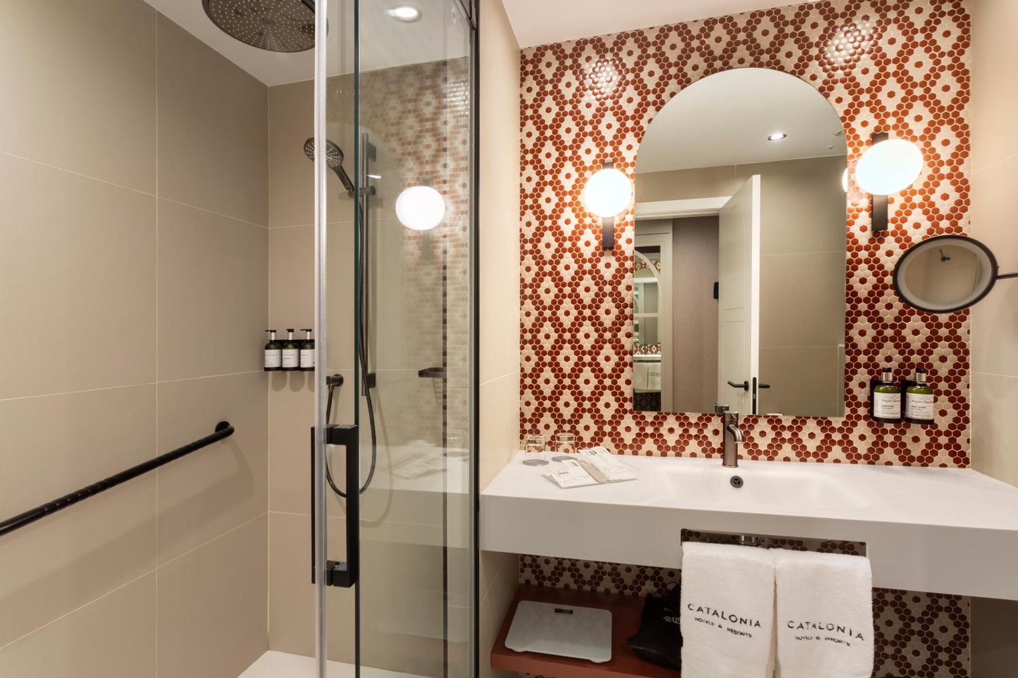 Superior Triple Room Gran Via Street View