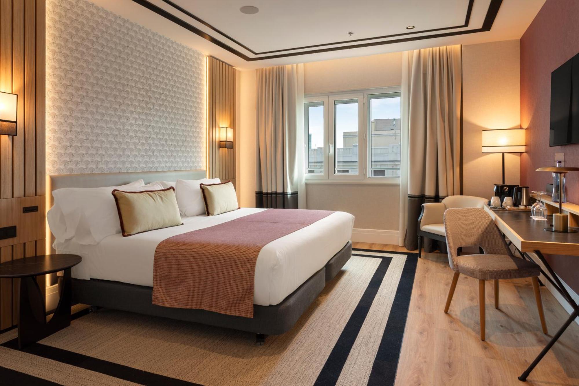 Superior Double or Twin Room Gran Via Street View,1677171267:JPEG