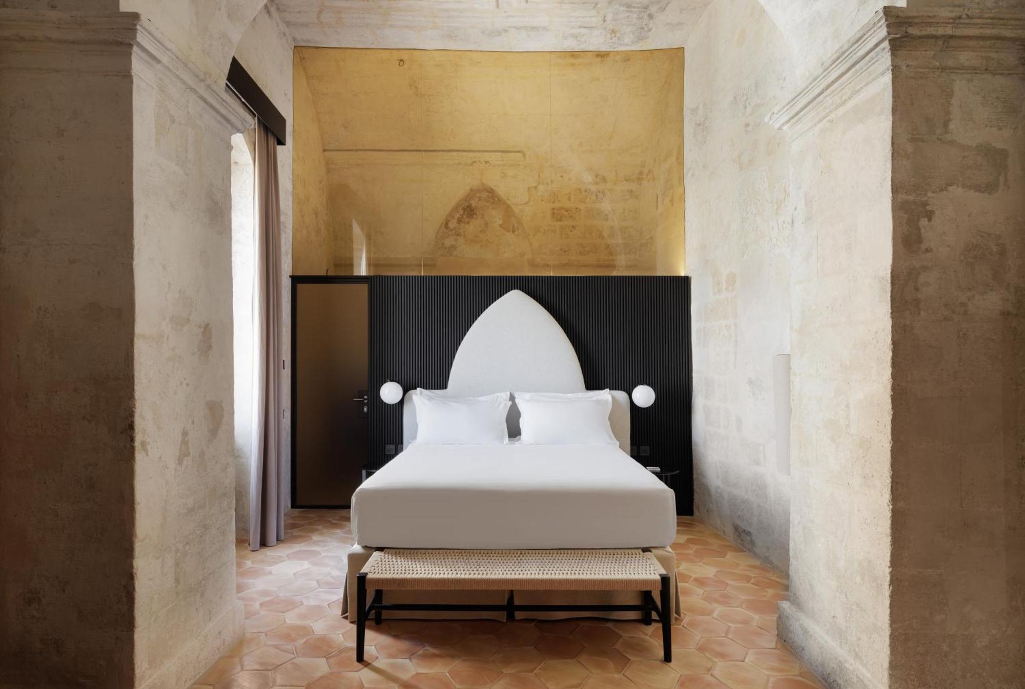 Deluxe Room,1677174042:JPEG