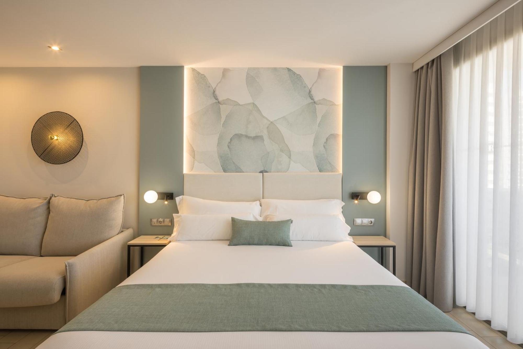 Superior Double or Twin Room Sea View