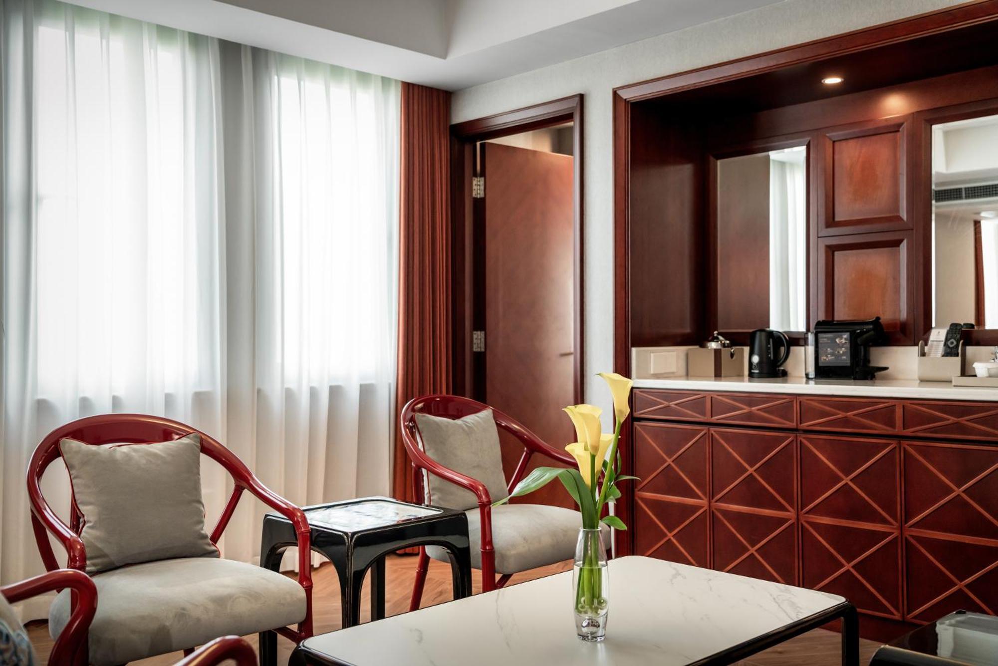 Specialty Suite