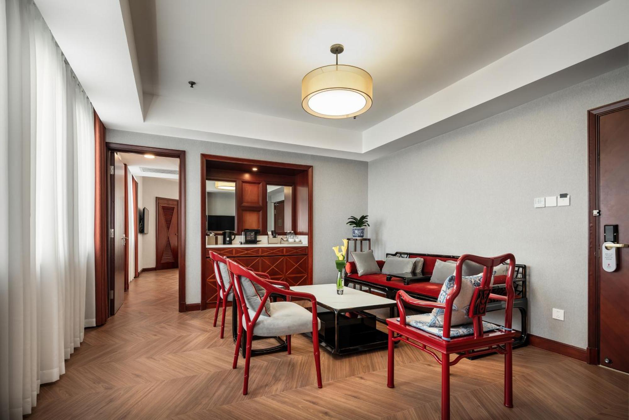 Specialty Suite