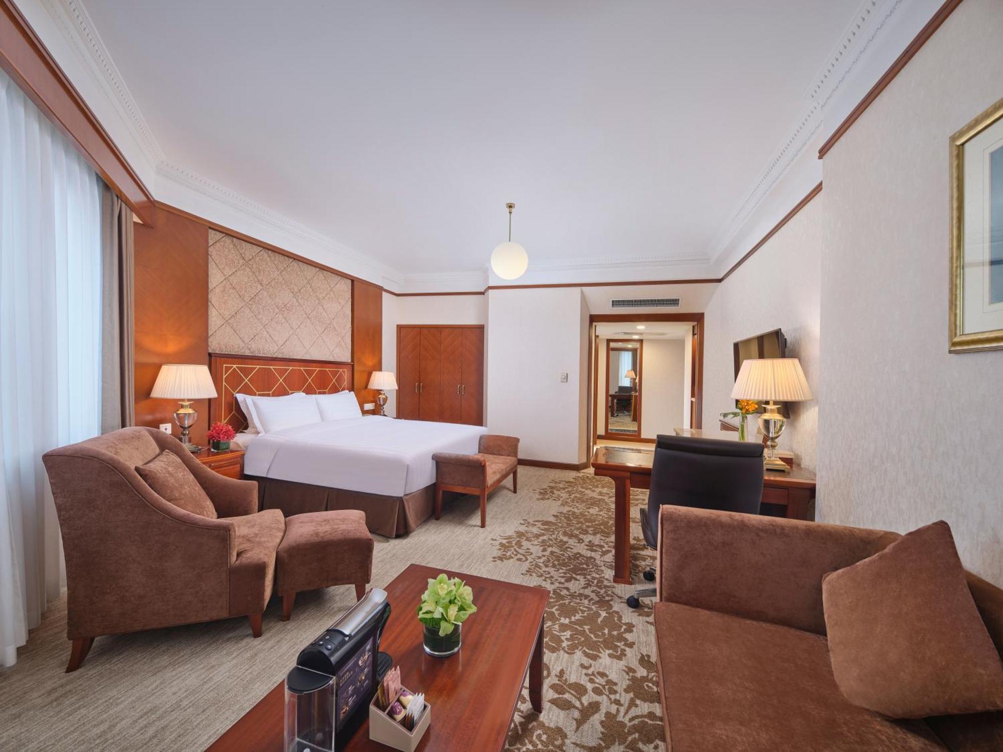 Deluxe Panoramic Queen Room