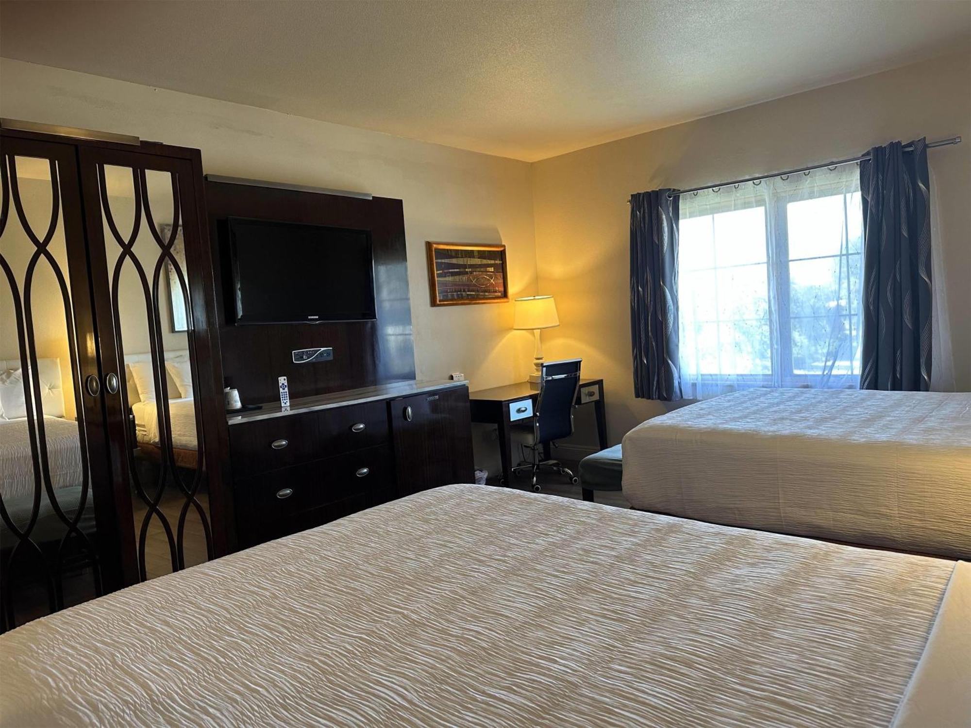 Queen Room Two Queen Beds Balcony Non-Smoking