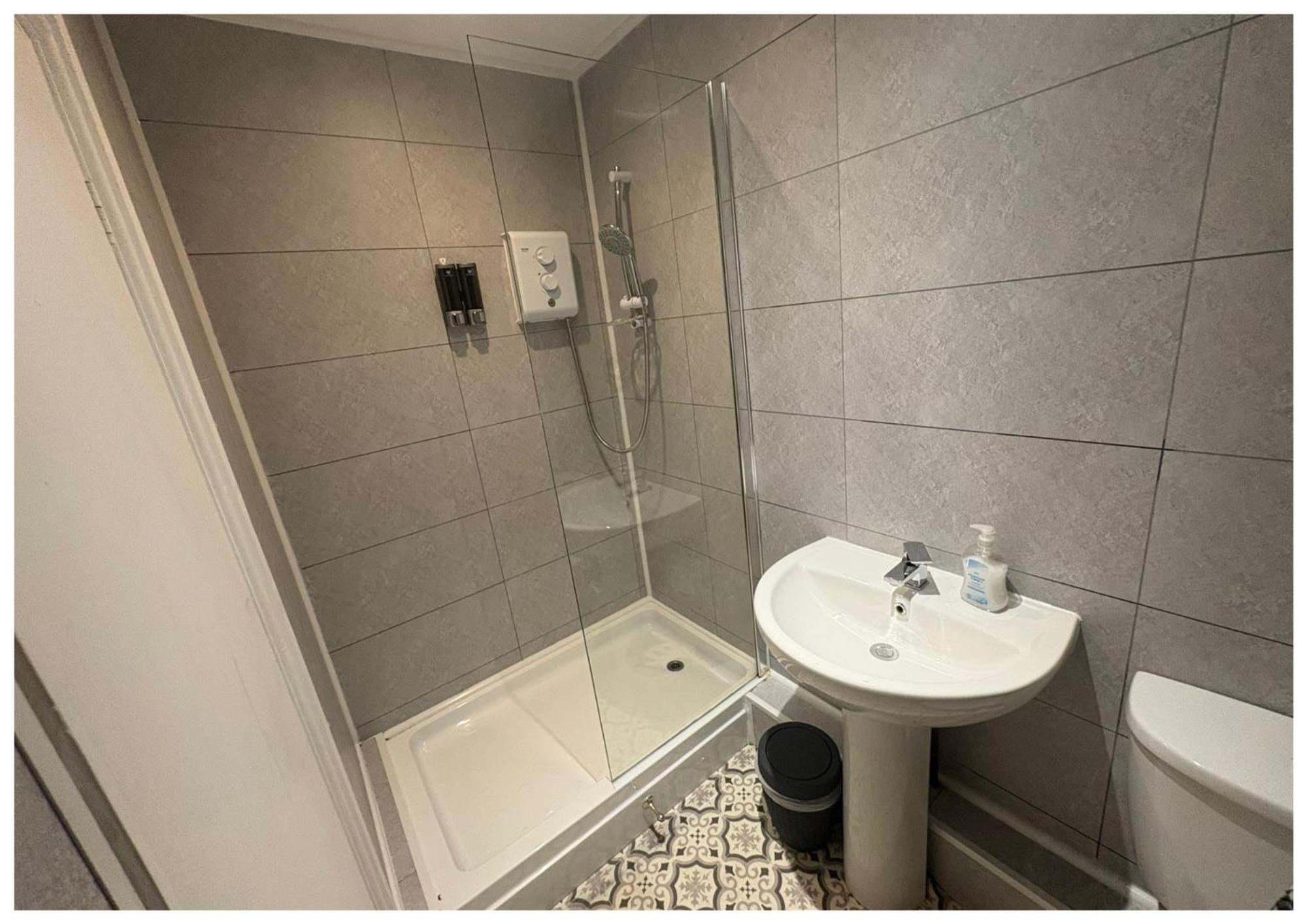 Quadruple Room Private Bathroom