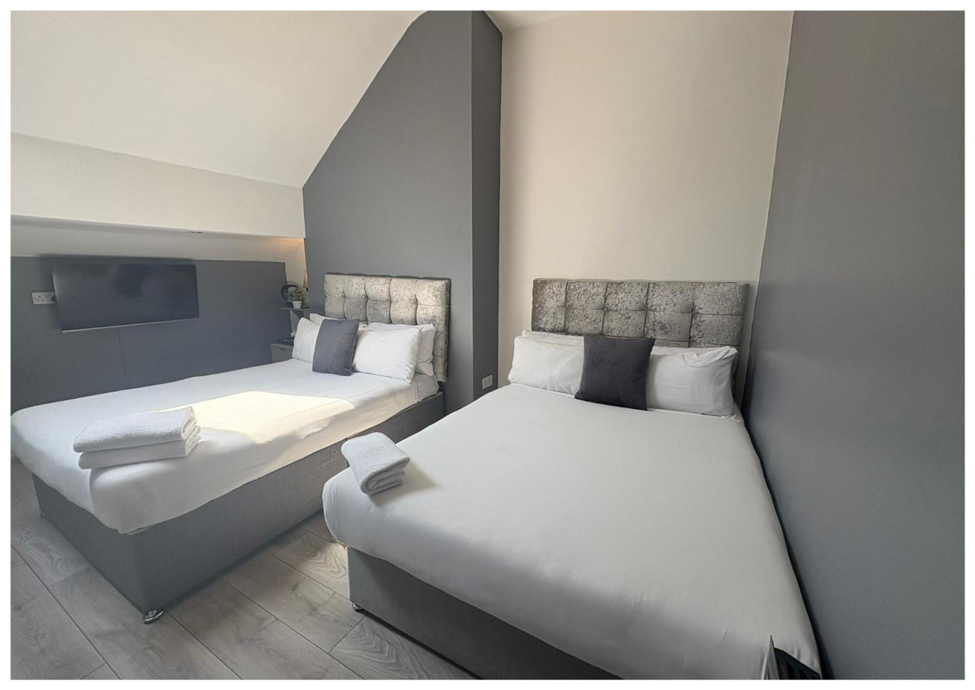Quadruple Room Private Bathroom