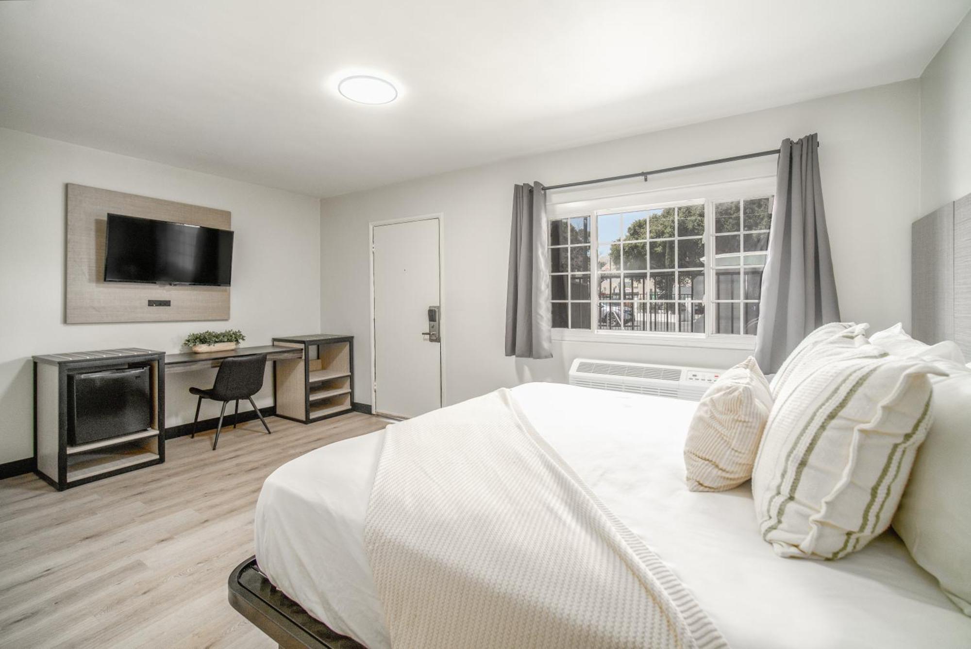 Deluxe Queen Room