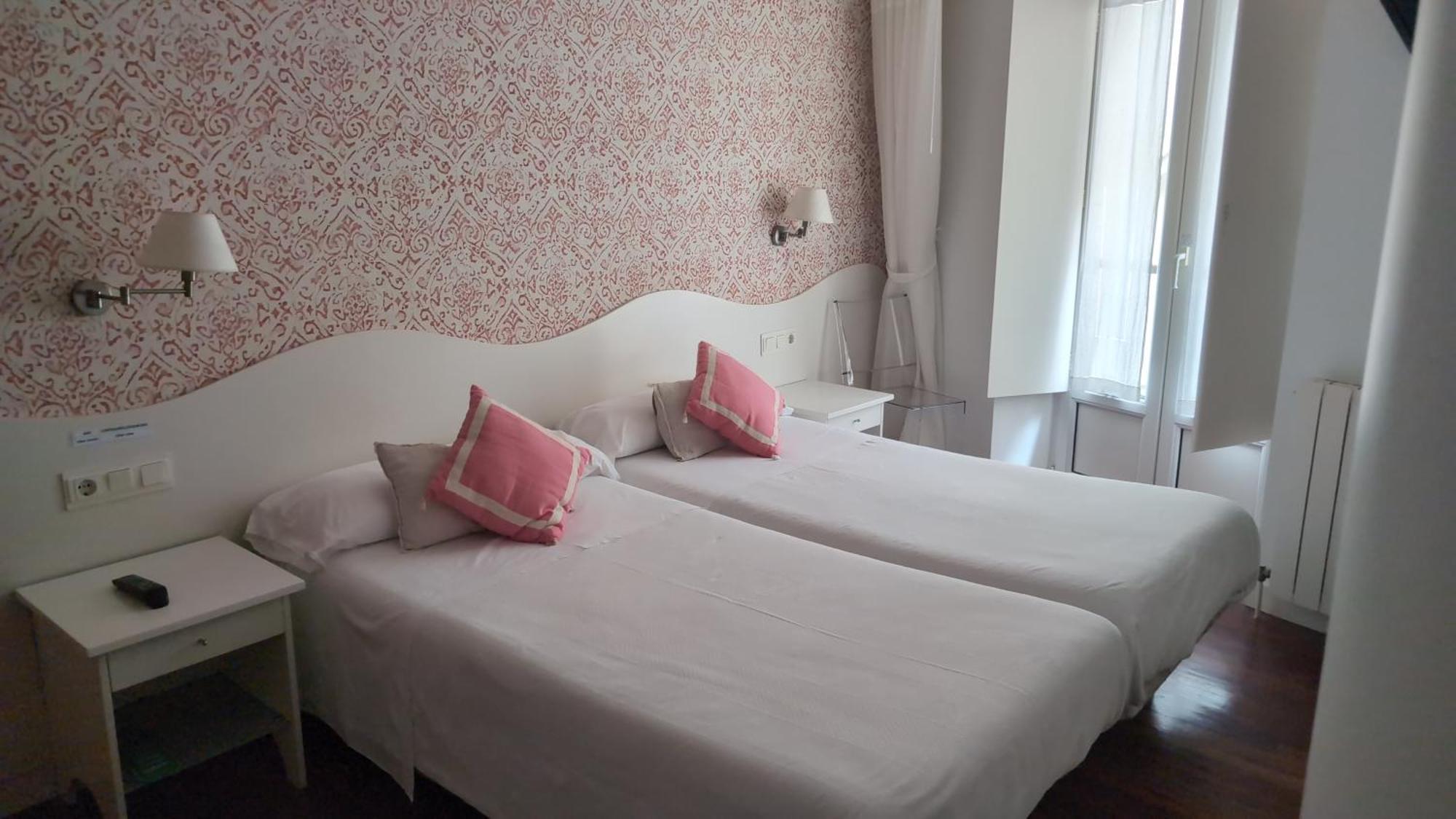 Chambre Lits Jumeaux avec Salle de Bains Privative