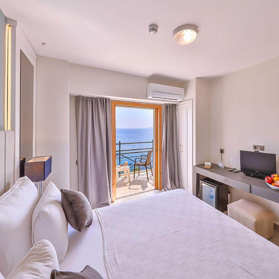 Deluxe Room with Sea View