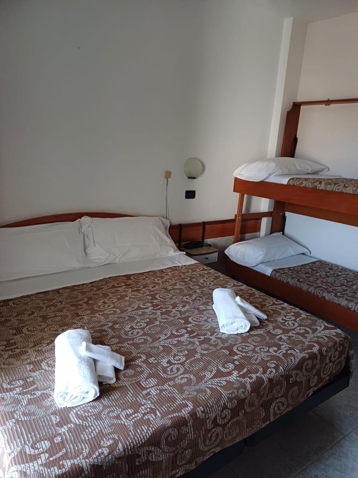 Familienzimmer (2 Erwachsene + 2 Kinder)