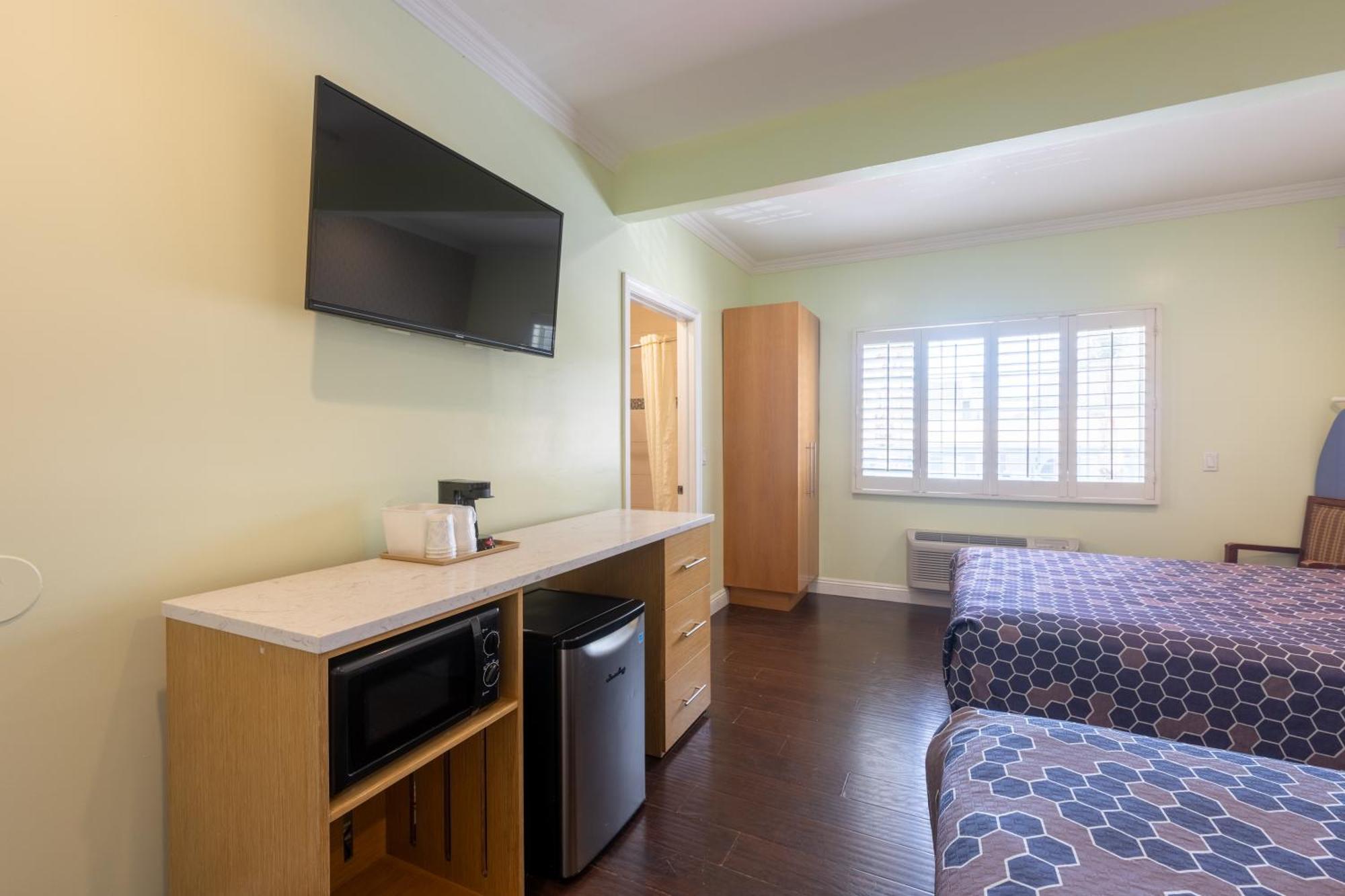Deluxe Queen Room Two Queen Beds