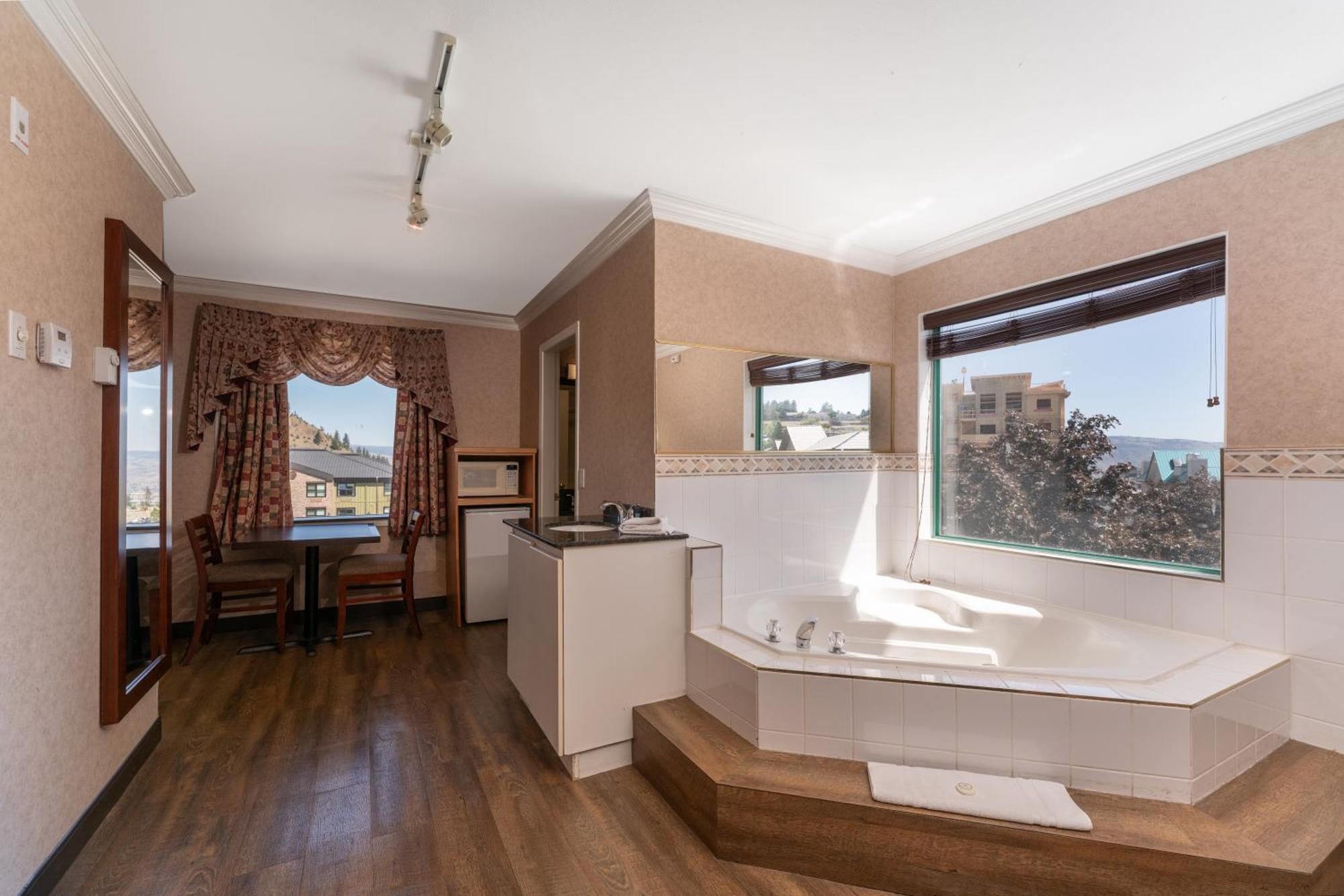 King Room with Spa Bath