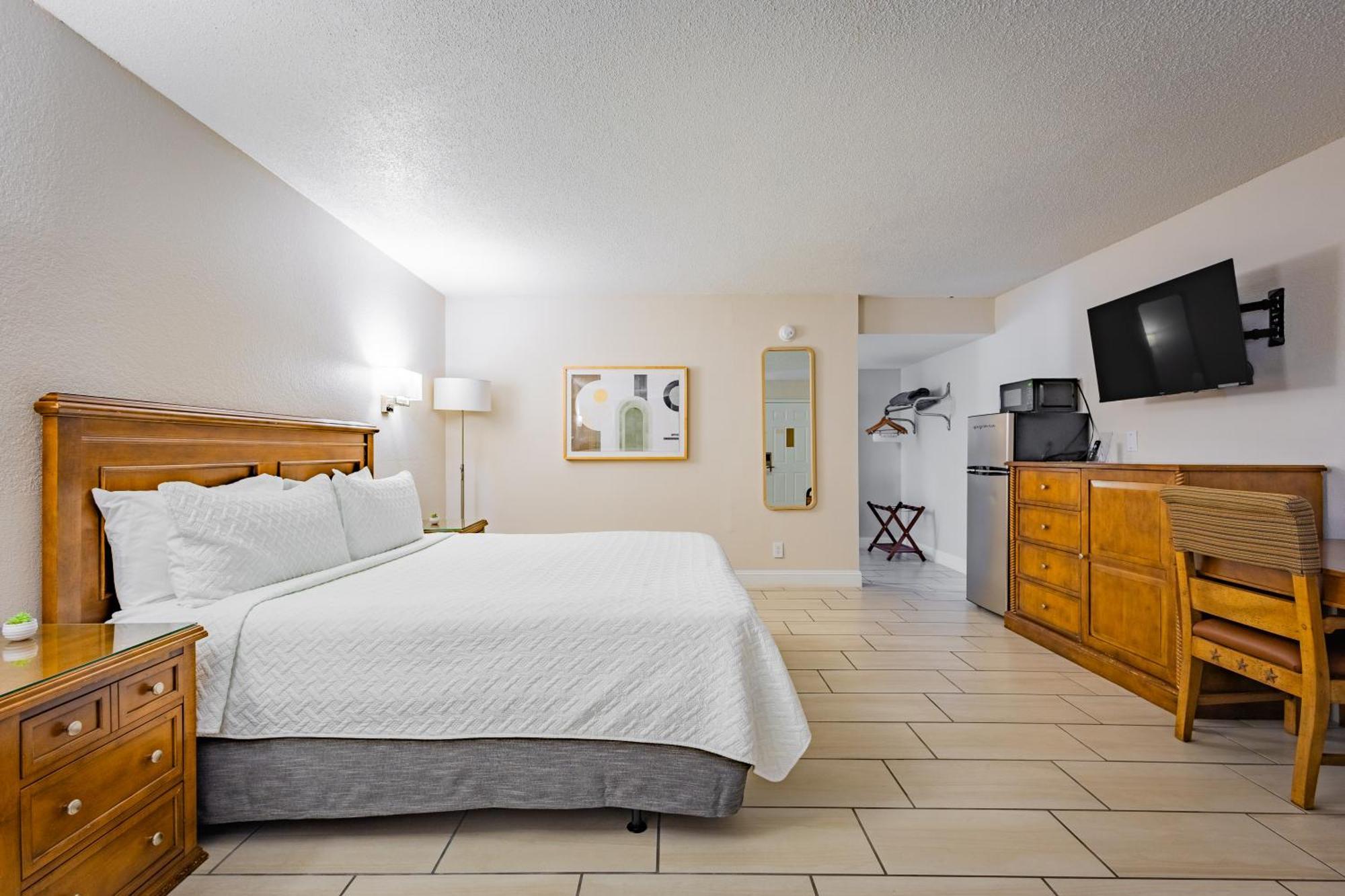 Deluxe King Room