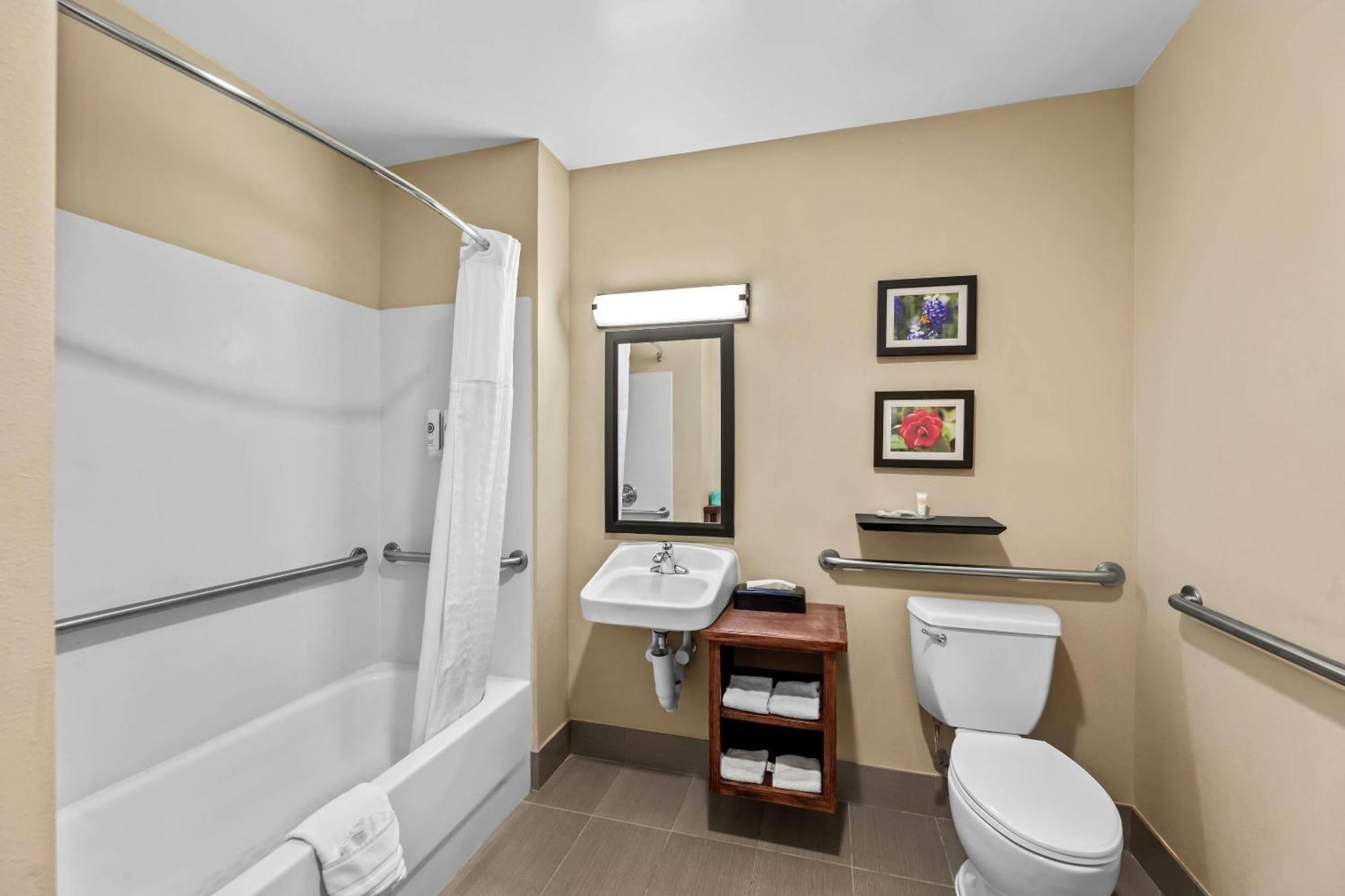 Queen Room with Two Queen Beds - Disability Access/Non-Smoking