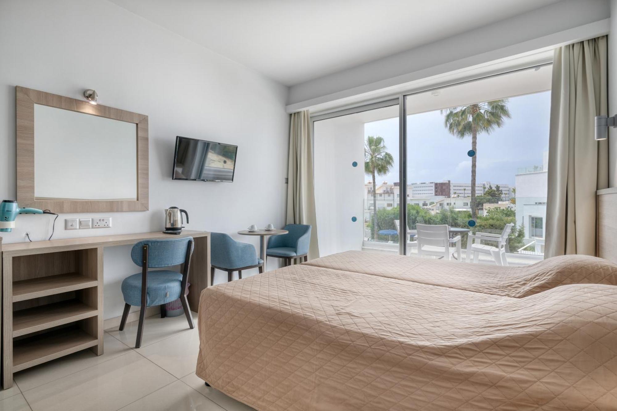 Deluxe Room Pool View