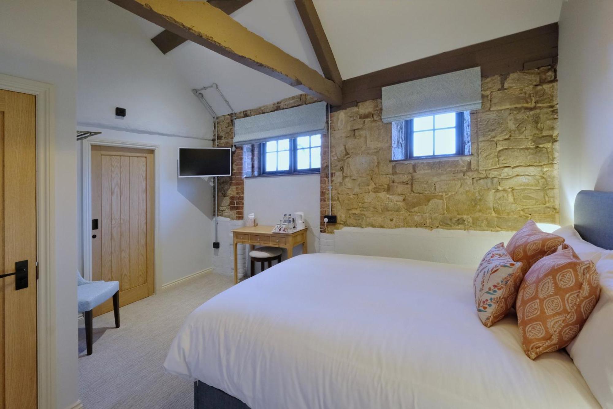 Deluxe Double Room Shower,1678659504:JPEG