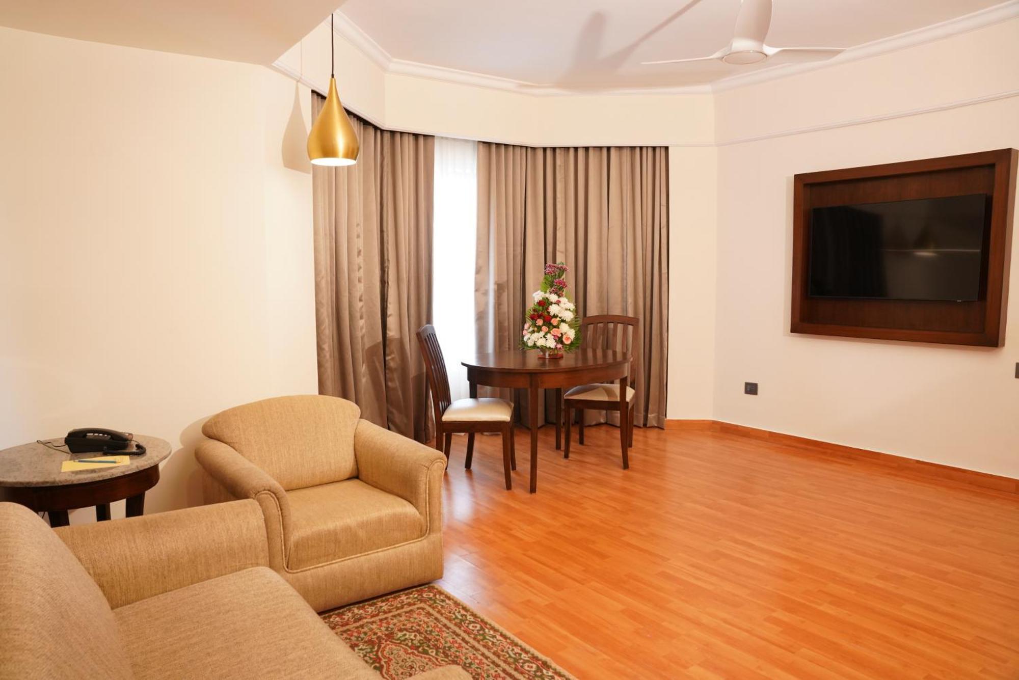 Superior Suite with Early check-in and late check-out  2hrs. (Subject to availability), 2 pieces of ironing, 25% credit Spa, Complimentary fruit basket & cookie platter - 1 per stay