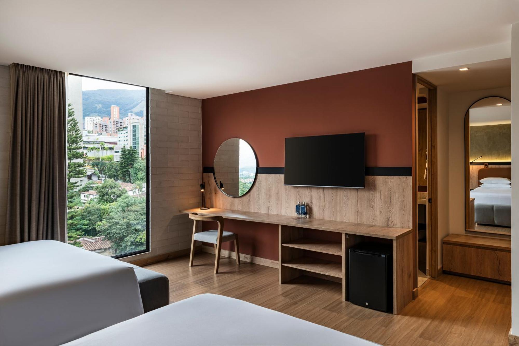 2 Queen Beds Studio
