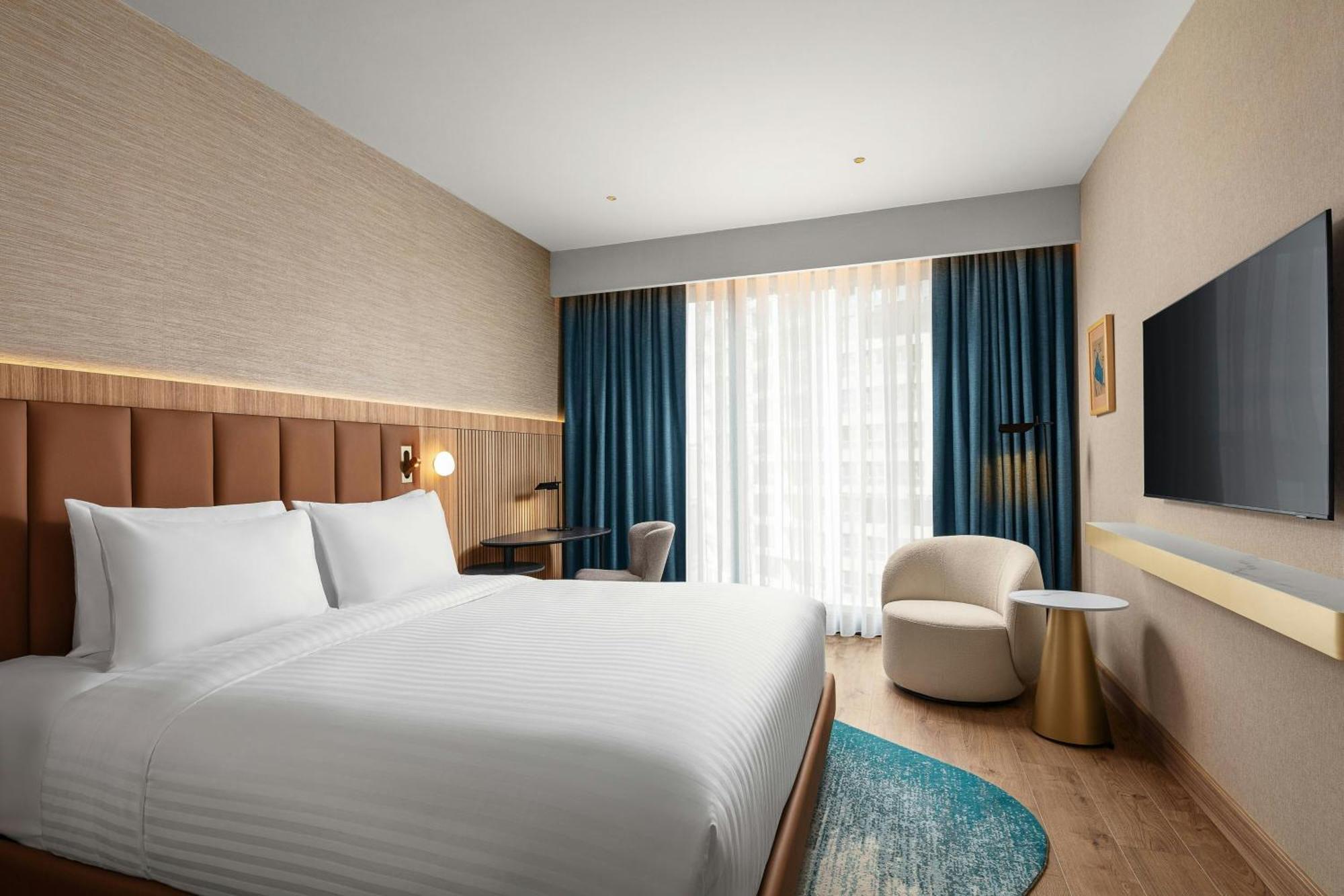 Premium King Room with City View