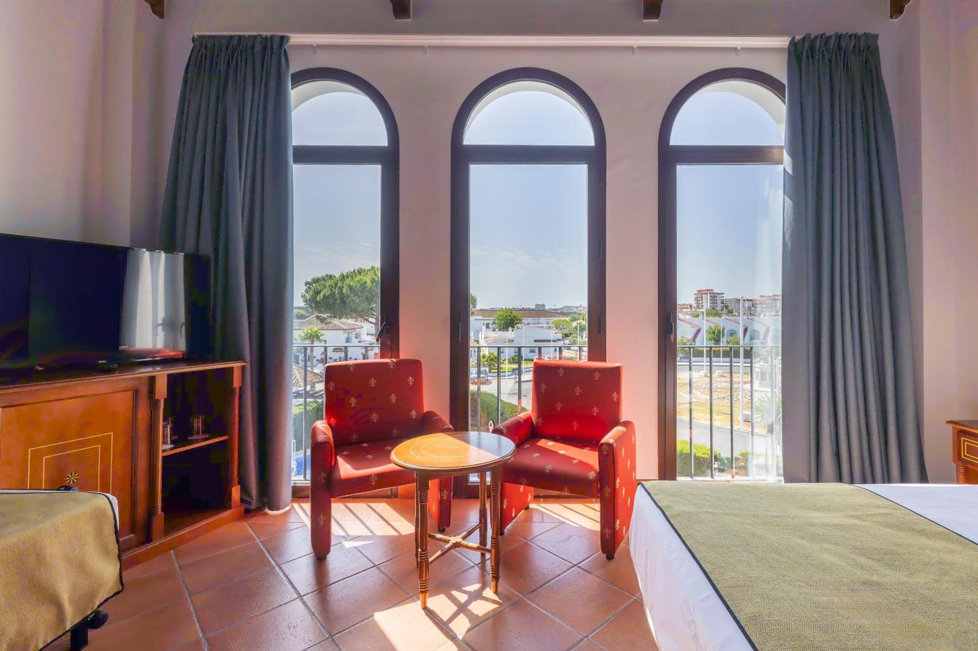 Family Room (2 Adults + 2 Children),1679561625:JPEG