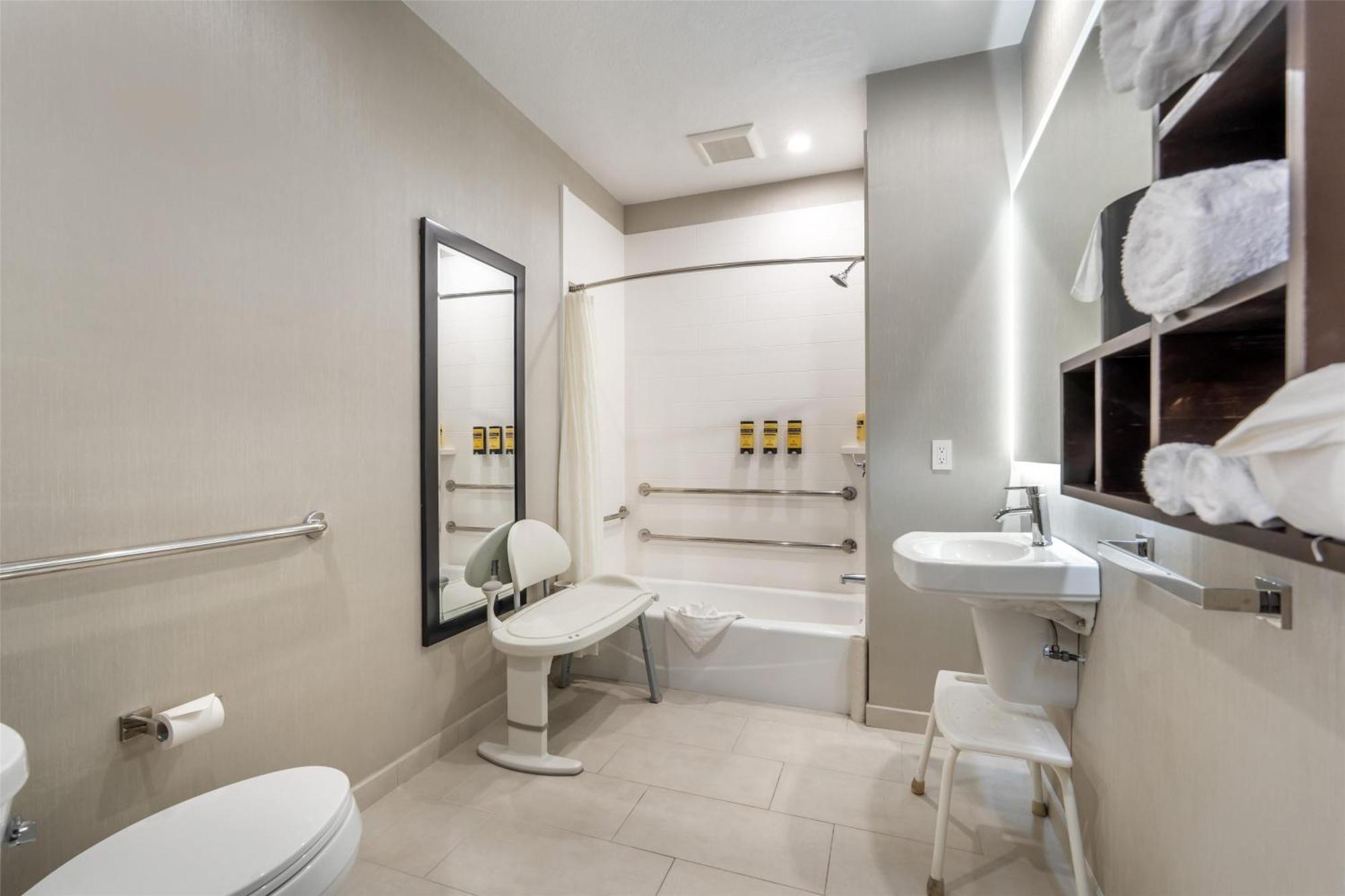 Double Room Bath Mobility Accessible or Non-Smoking