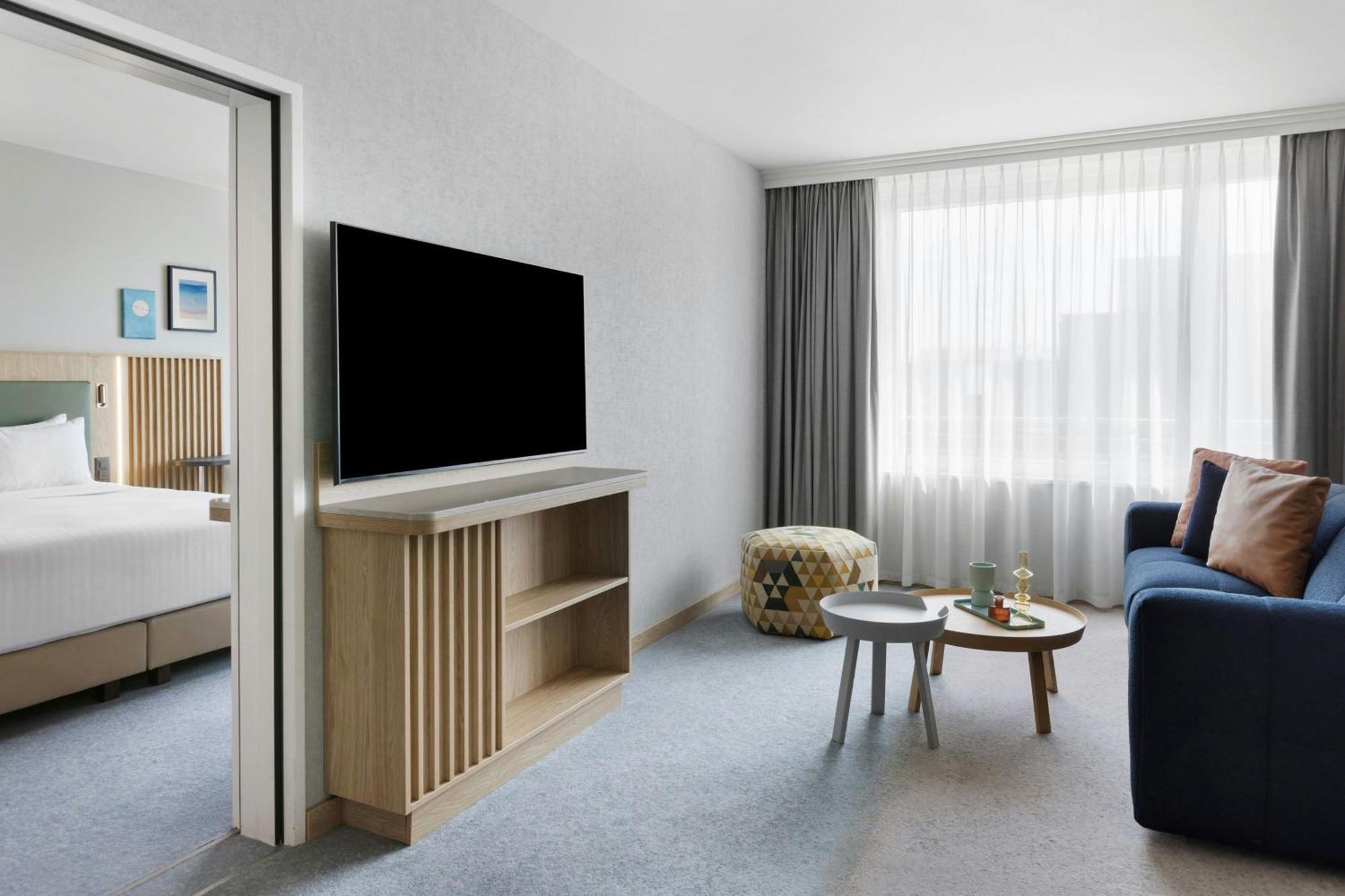 Junior Suite 1 Bedroom Junior Suite 1 King Sofa bed,1679567952:JPEG