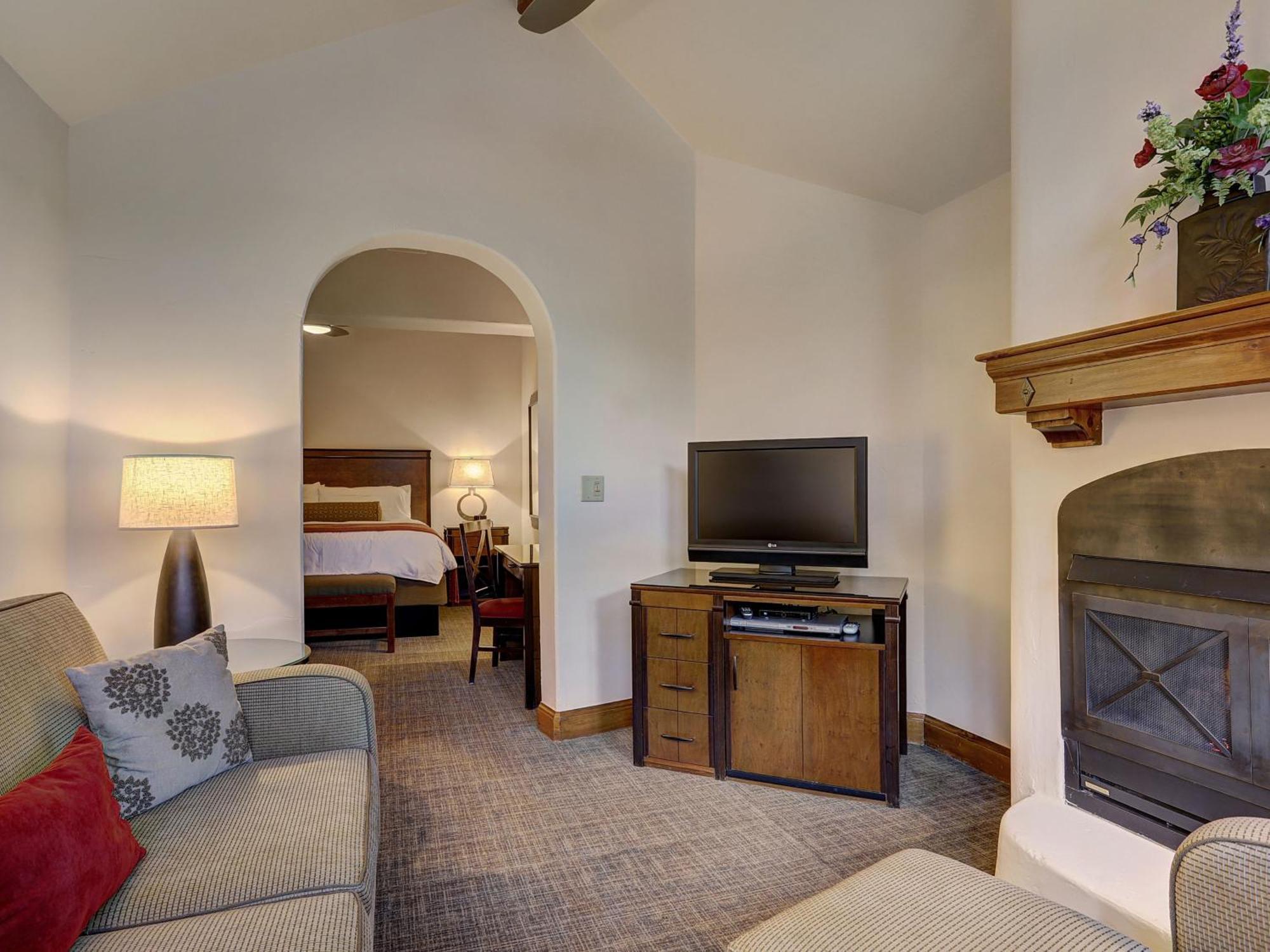 King Junior Suite,724560562:JPEG