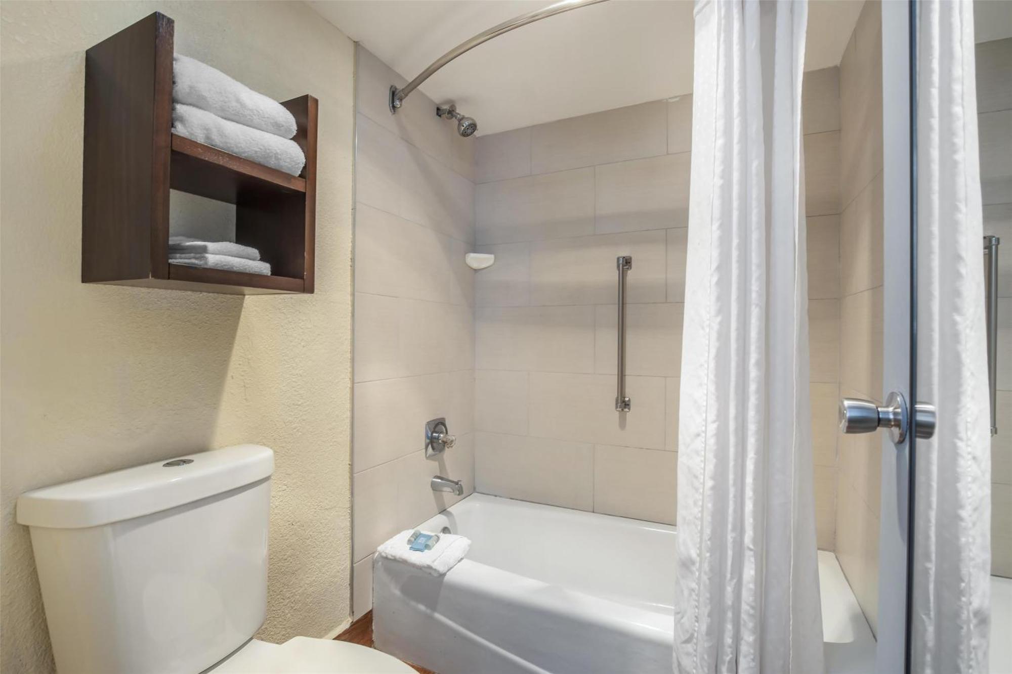 Queen Room with Two Queen Beds - Pet Friendly/Non-Smoking