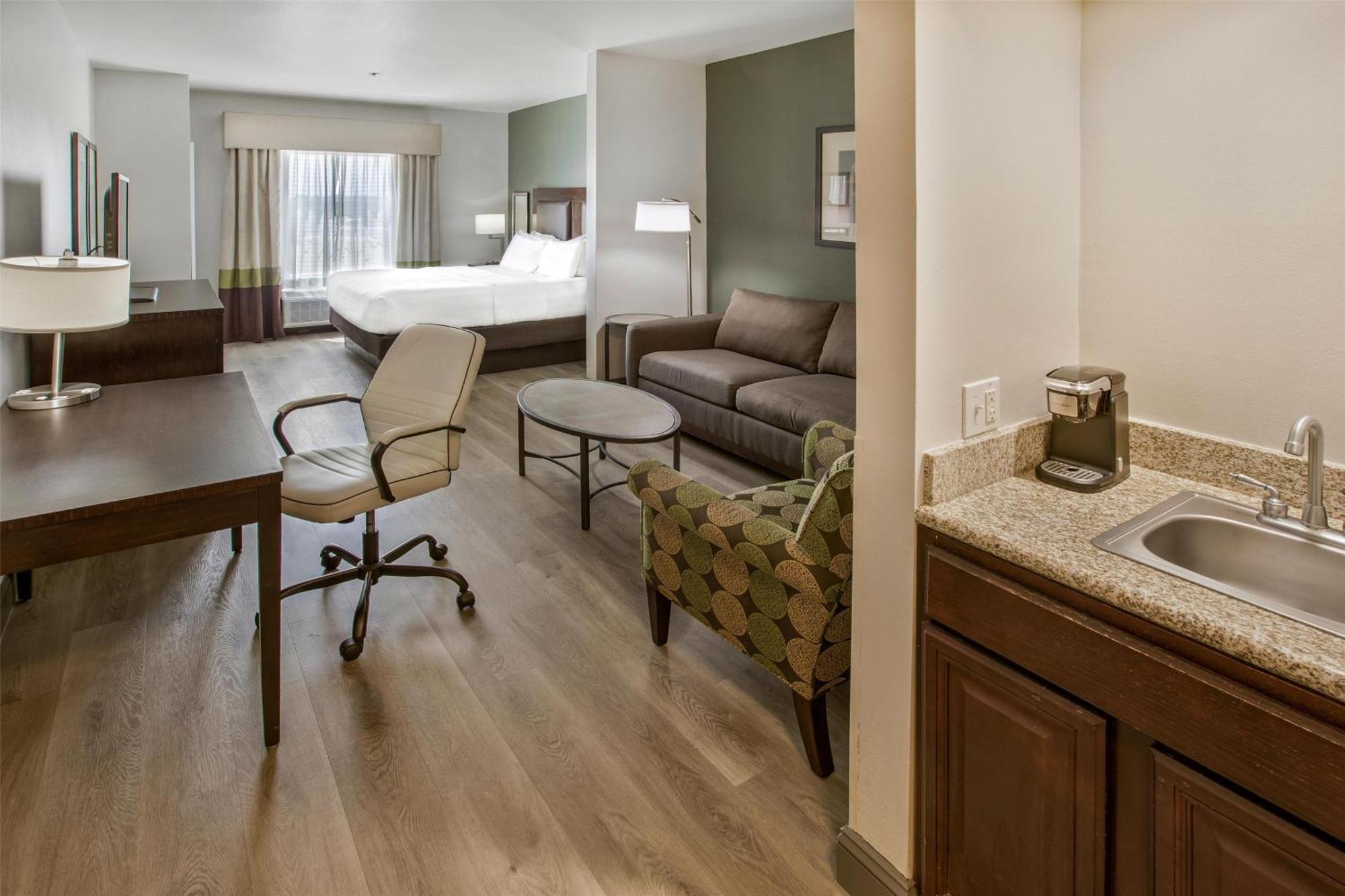 King Suite with Sofa Bed - Non-Smoking