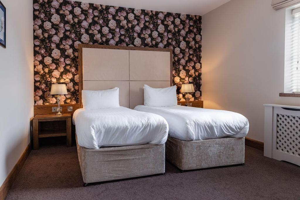 Twin Room with Bath