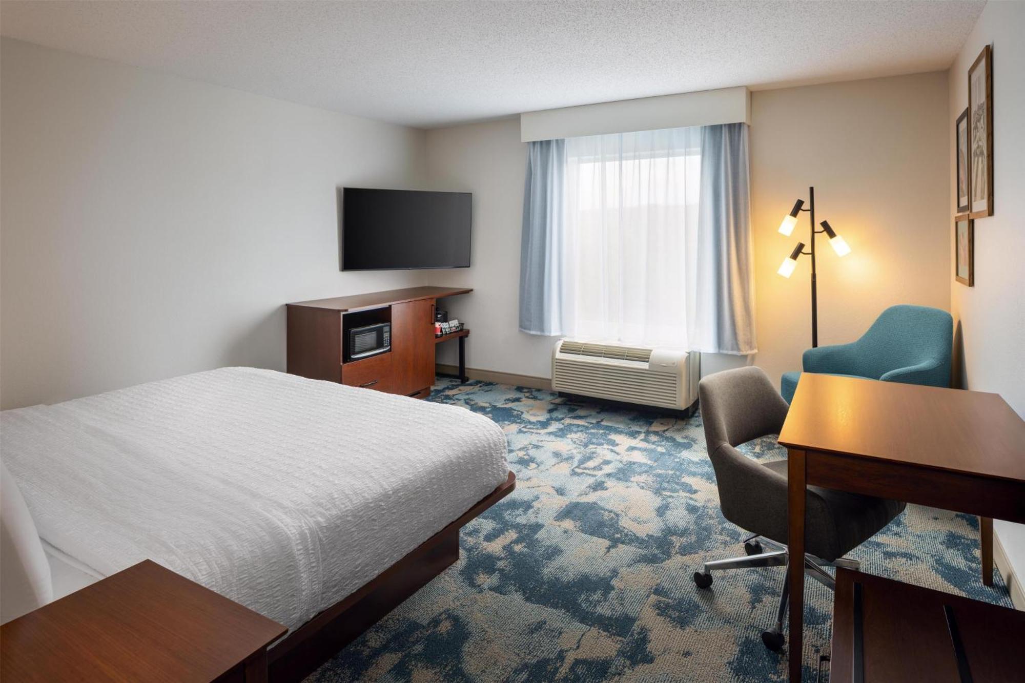 King Room with King Bed - Non-Smoking