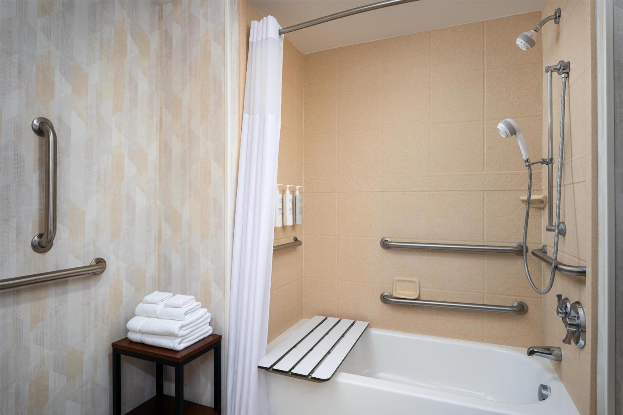 Queen Room with Two Queen Beds - Hearing Access/Non-Smoking