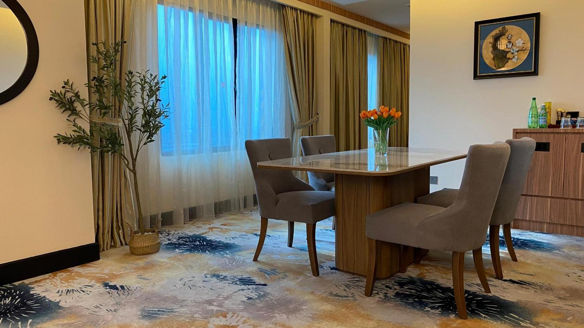 Premiere Executive Suite with Complimentary Preferred Parking