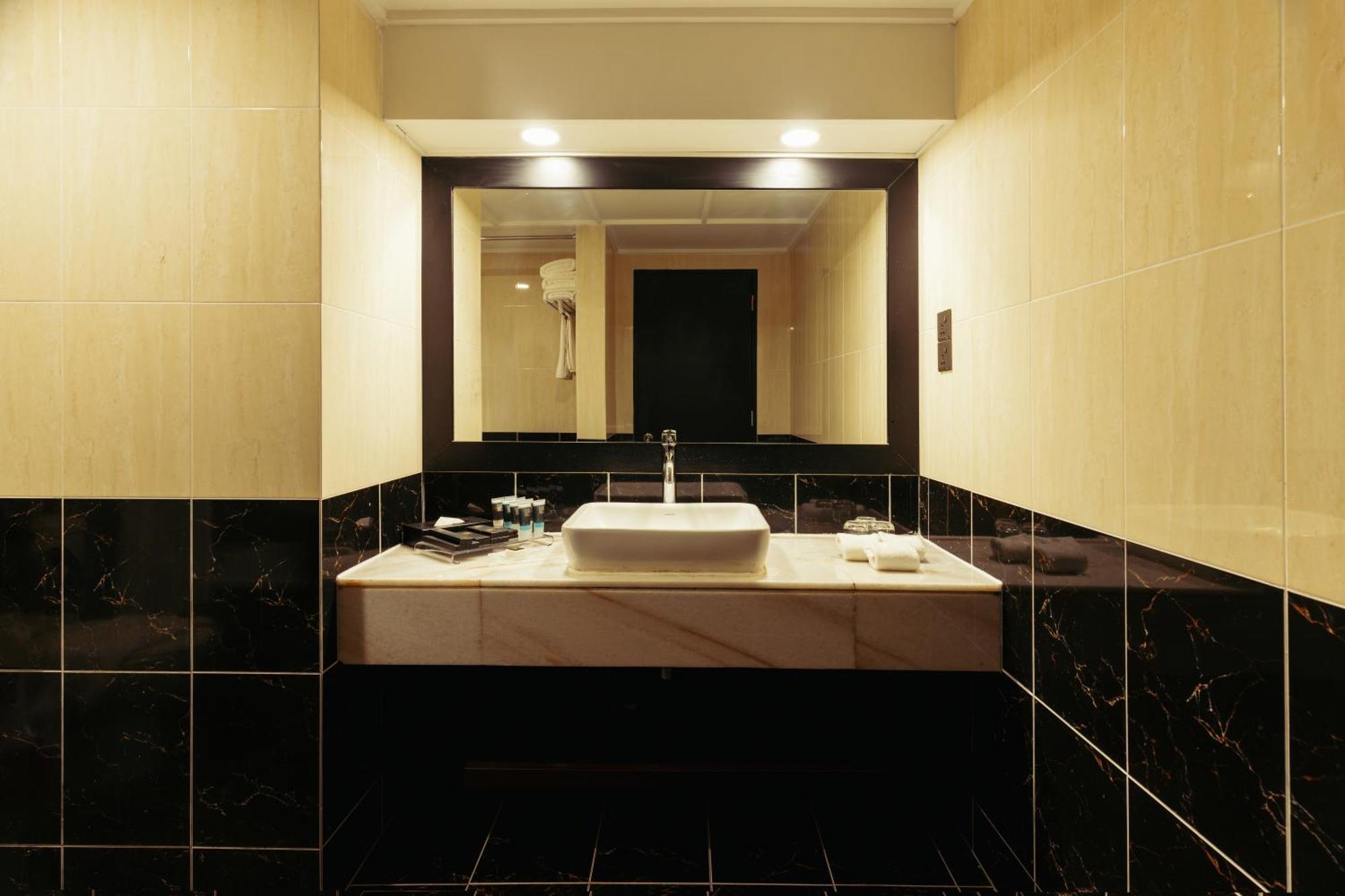 Deluxe Twin Staycation