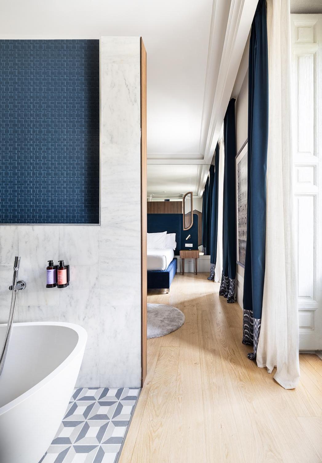 Deluxe Premium,1679603761:JPEG