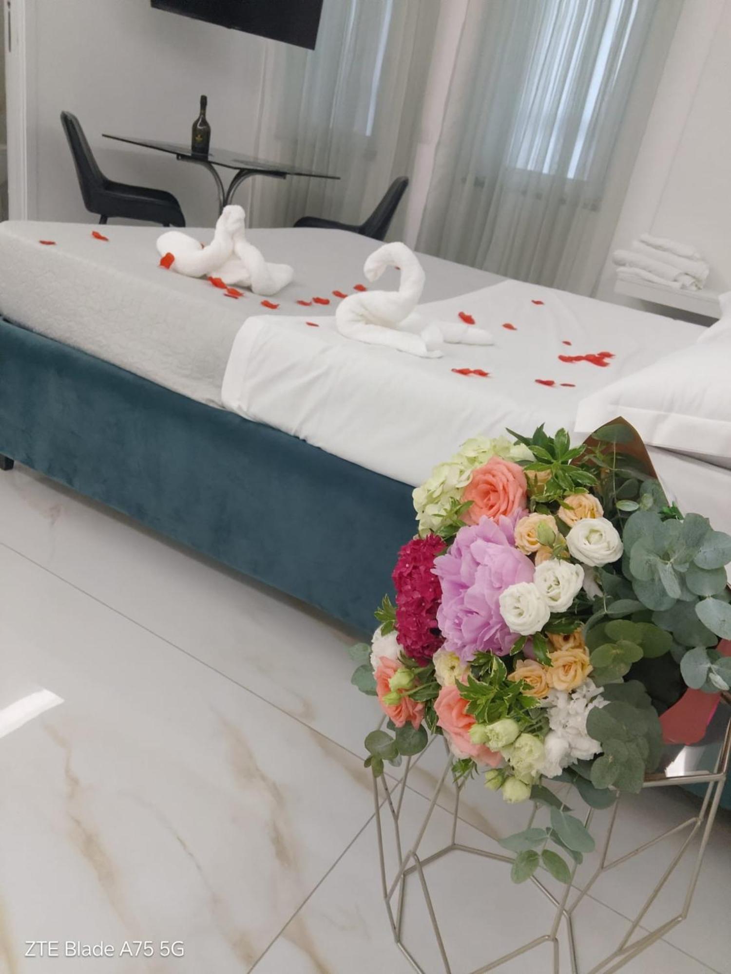 Queen Suite with Spa Bath