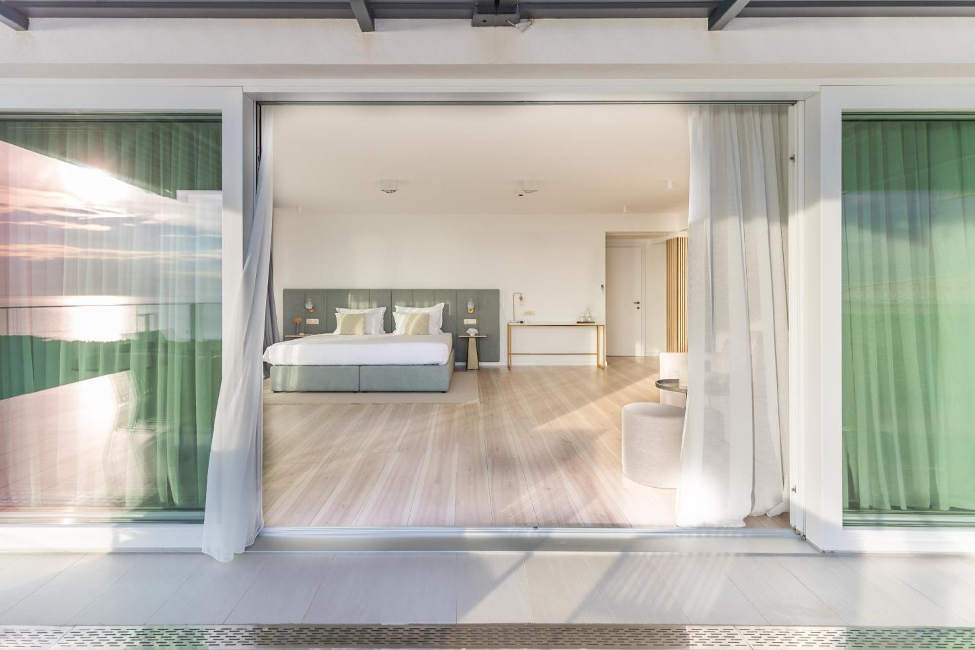 Panoramic Suite with Balcony and Whirlpool